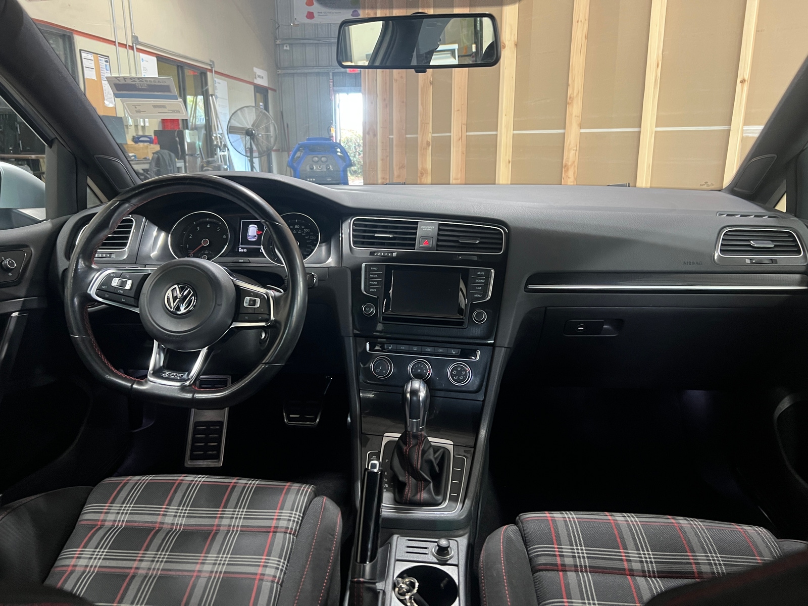 Thumbnail: 2015 Volkswagen Golf - 3