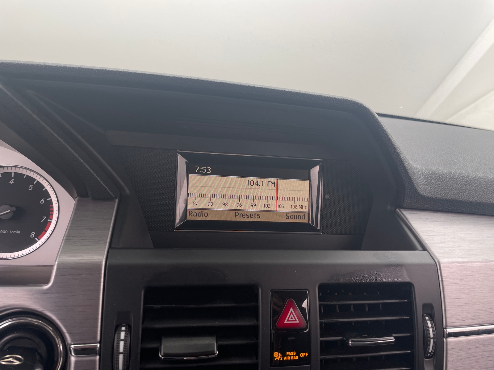 Thumbnail: 2010 Mercedes-Benz GLK - 4
