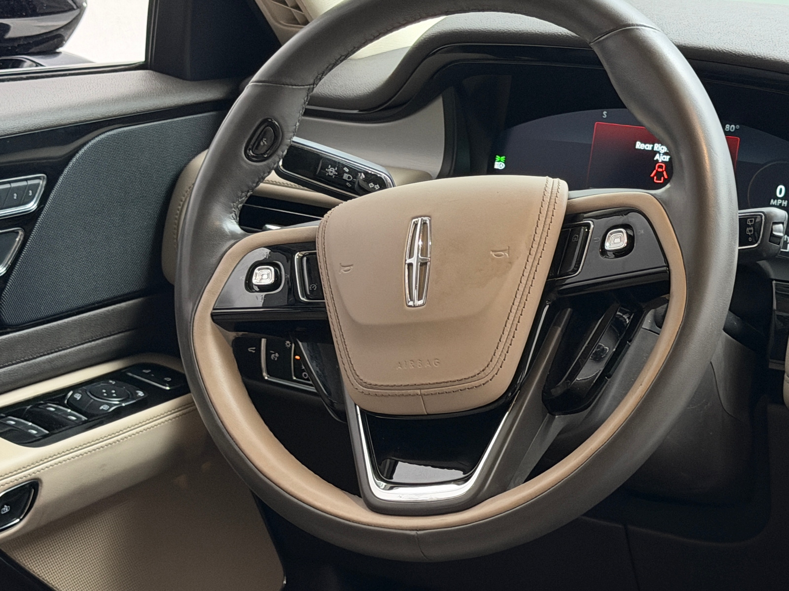 Thumbnail: 2022 Lincoln Aviator - 4