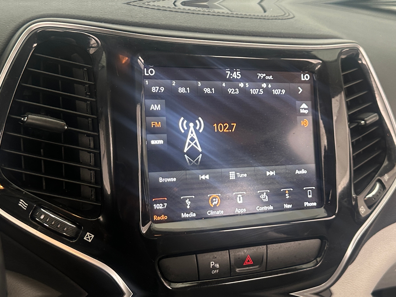Thumbnail: 2019 Jeep Cherokee - 3