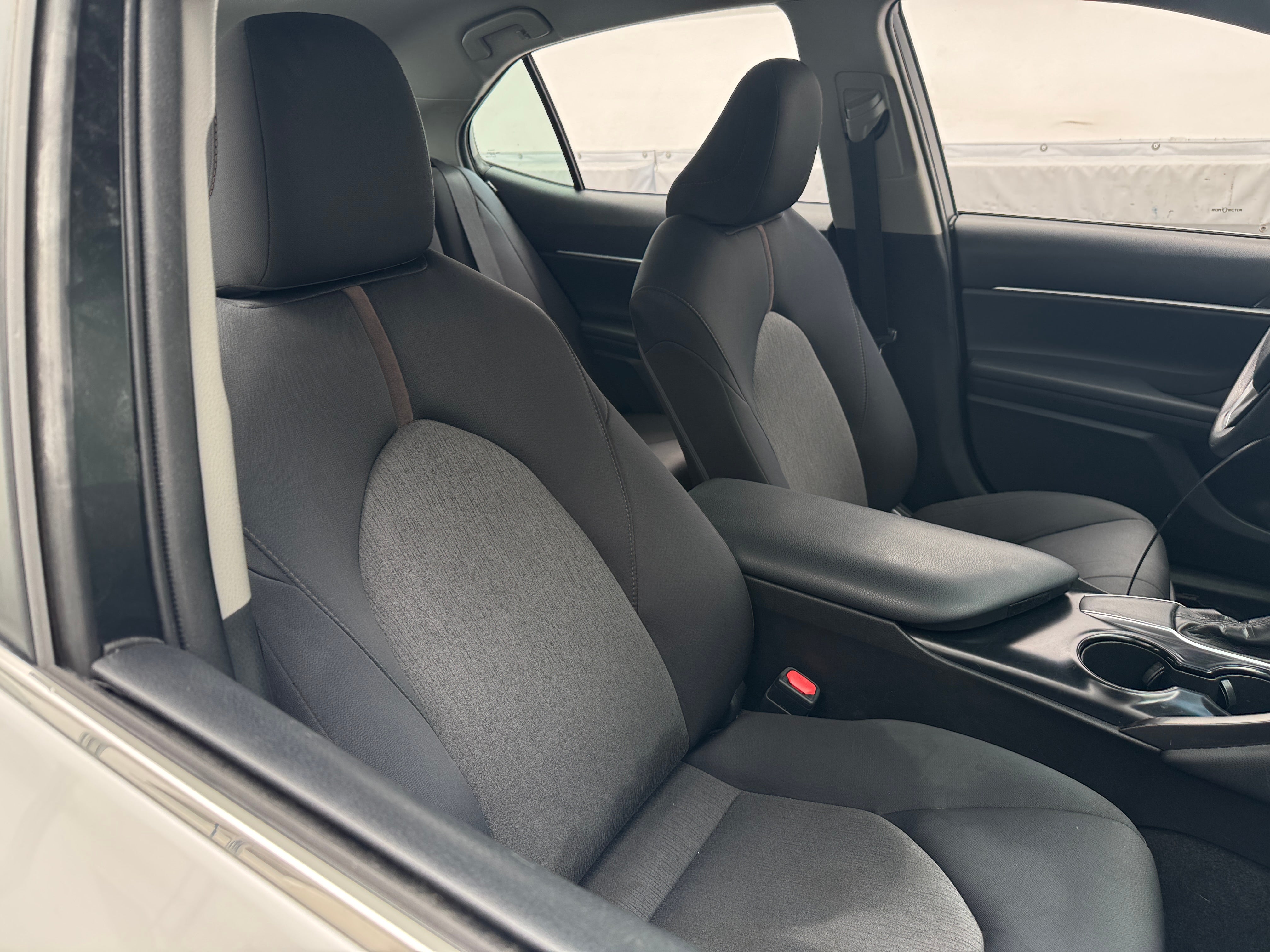 2018 Toyota Camry LE - Photo 2