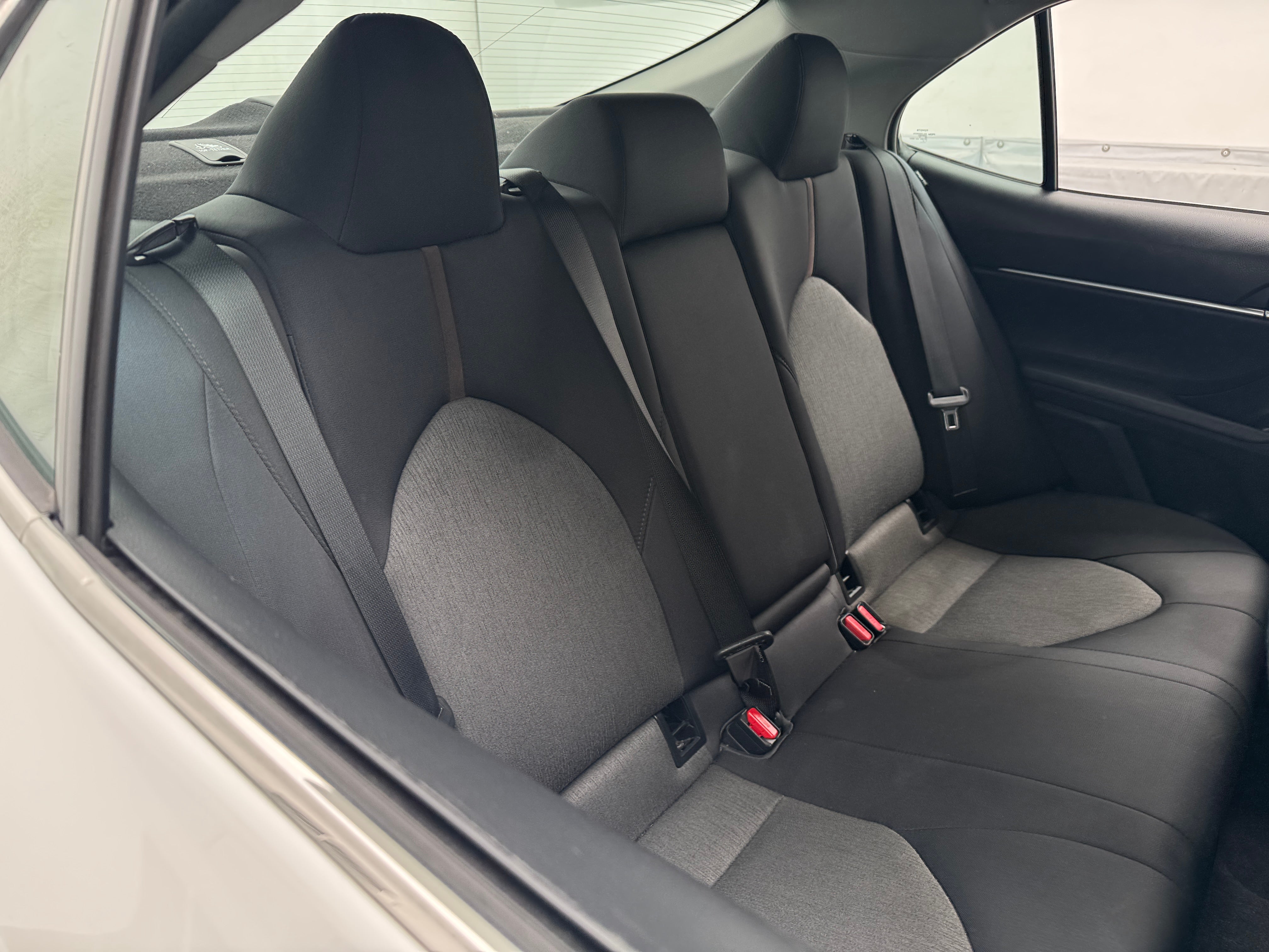 2018 Toyota Camry LE - Photo 4