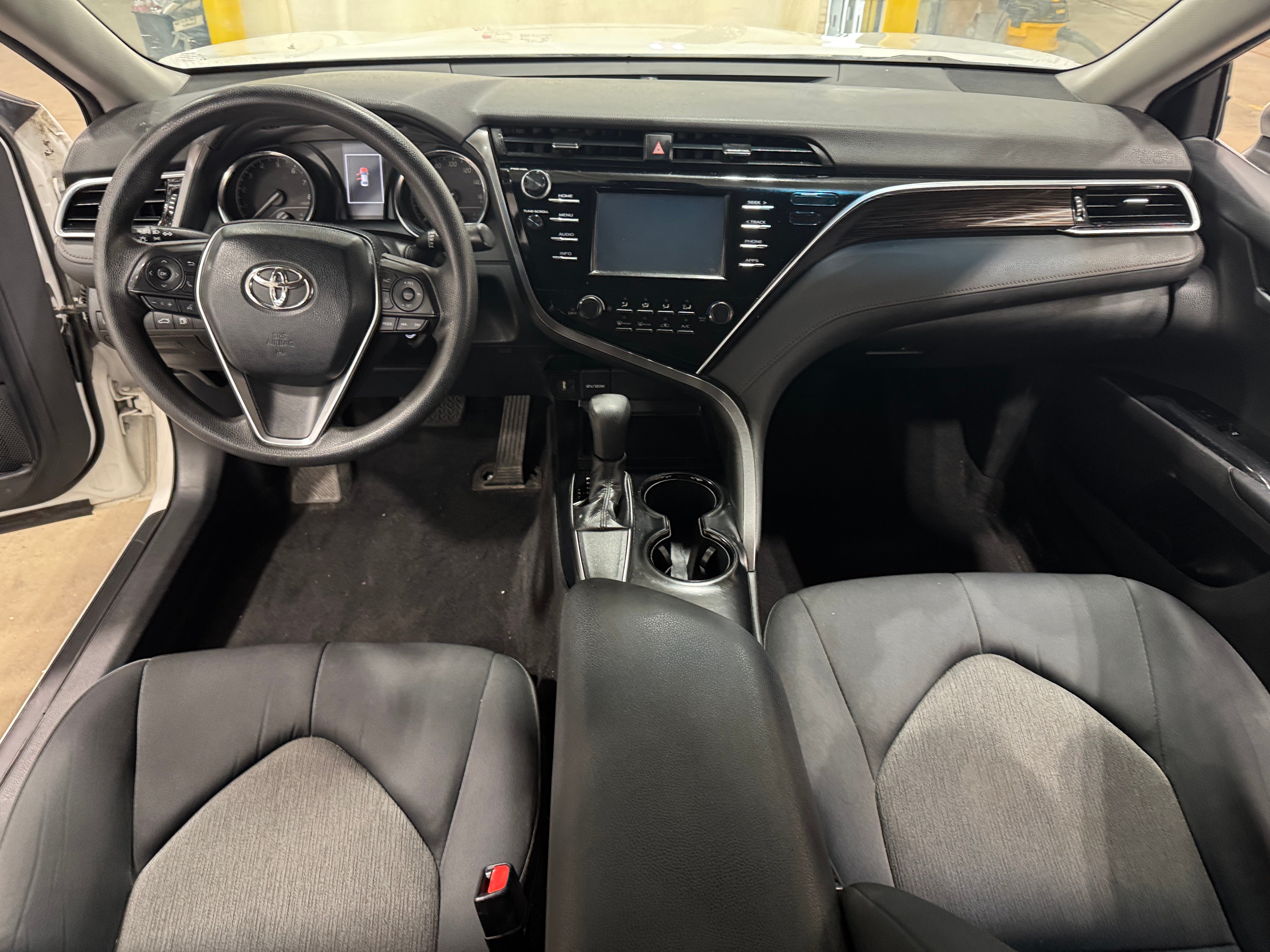 2018 Toyota Camry LE - Photo 5