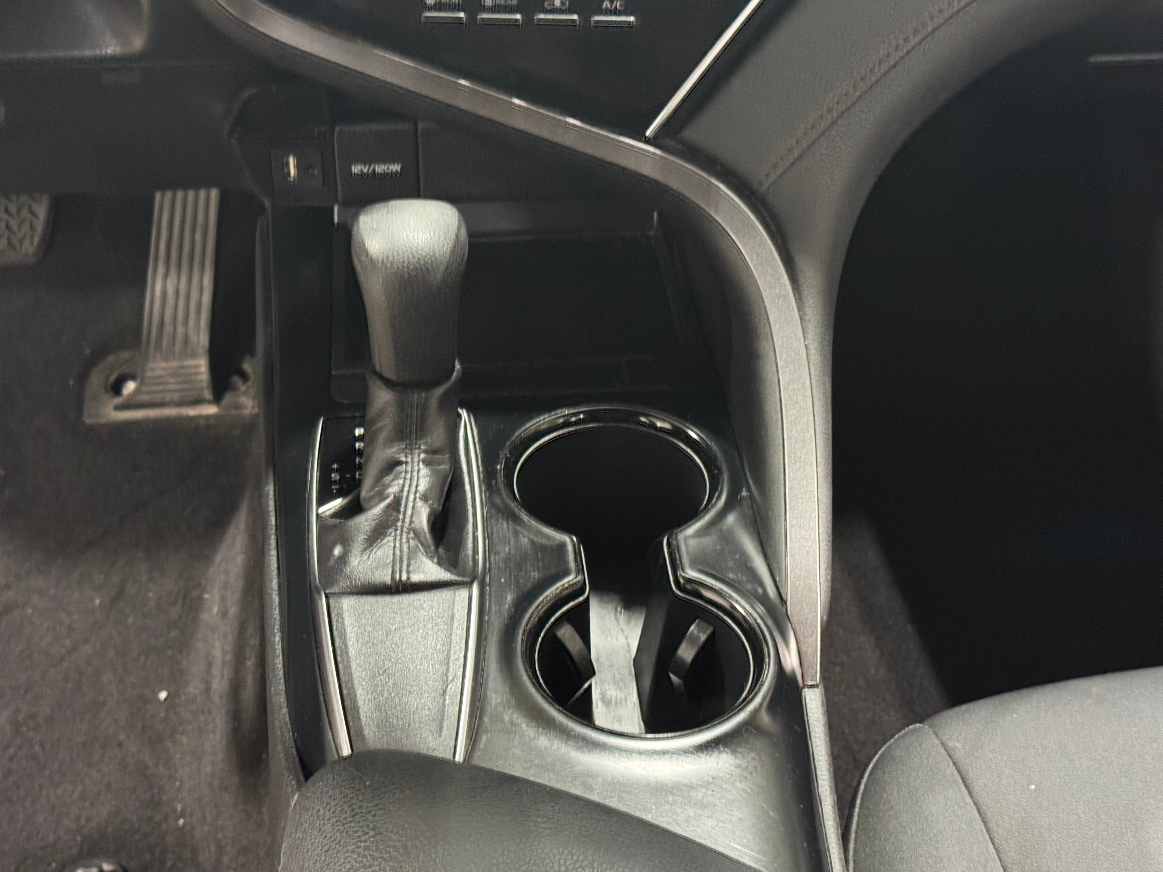 2018 Toyota Camry LE - Photo 6