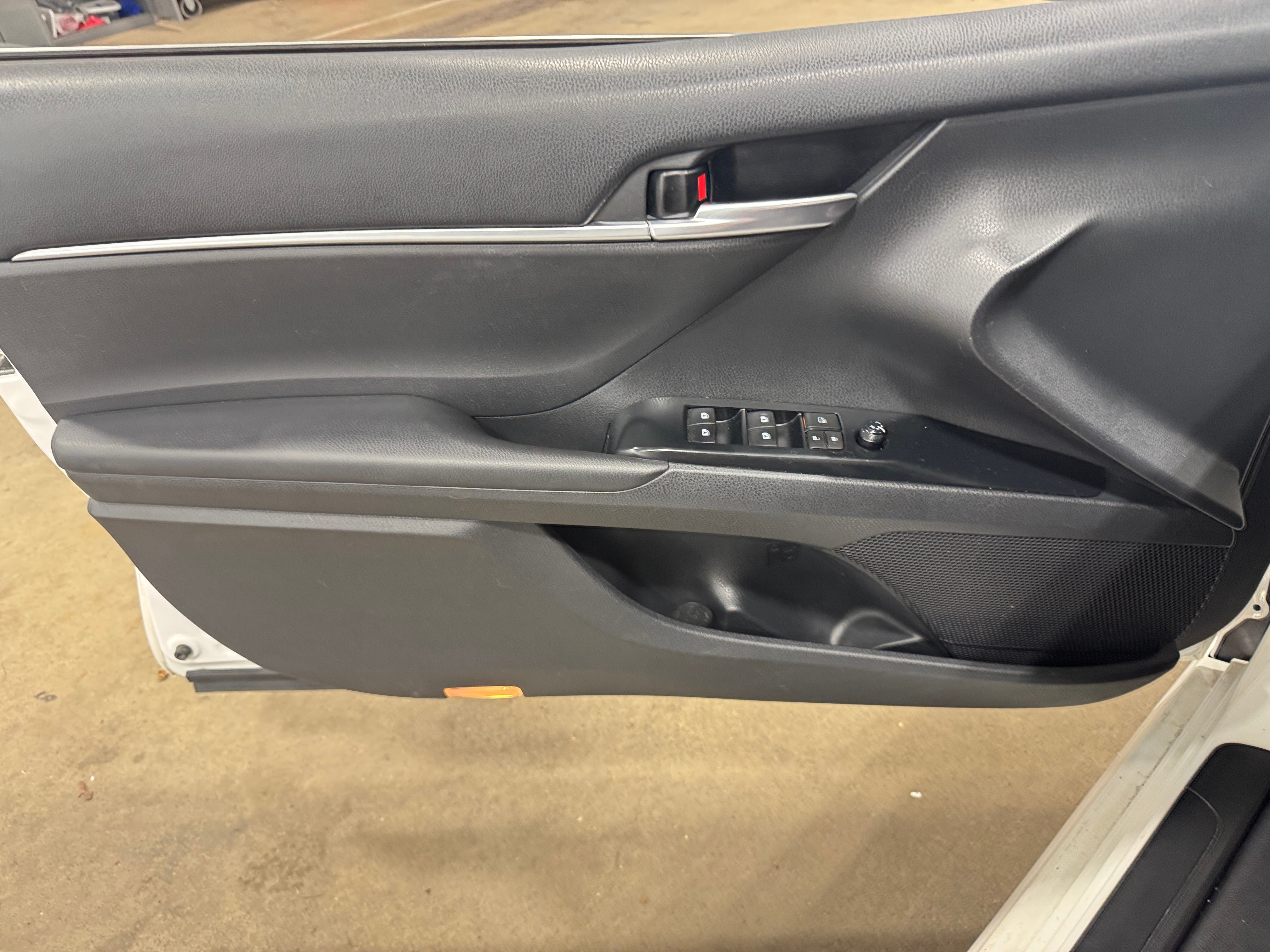 2018 Toyota Camry LE - Photo 9