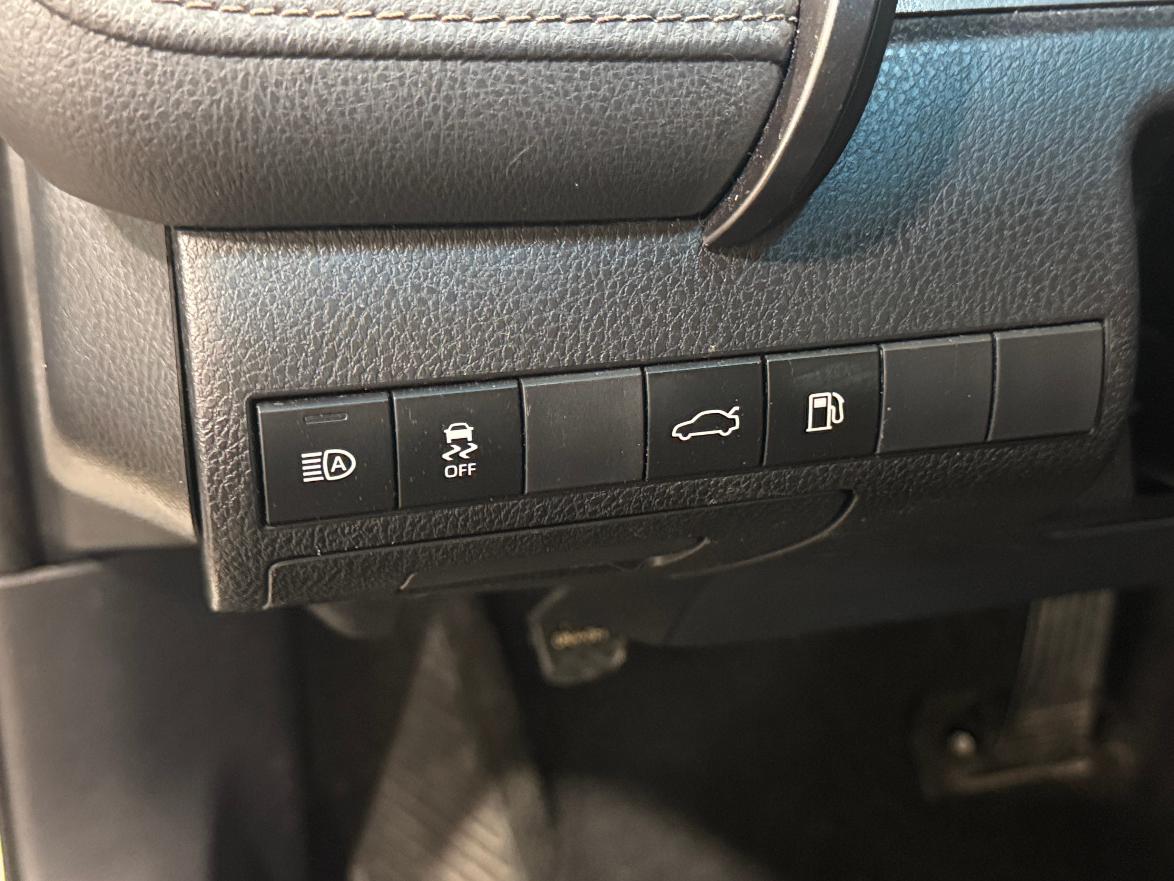 2018 Toyota Camry LE - Photo 10