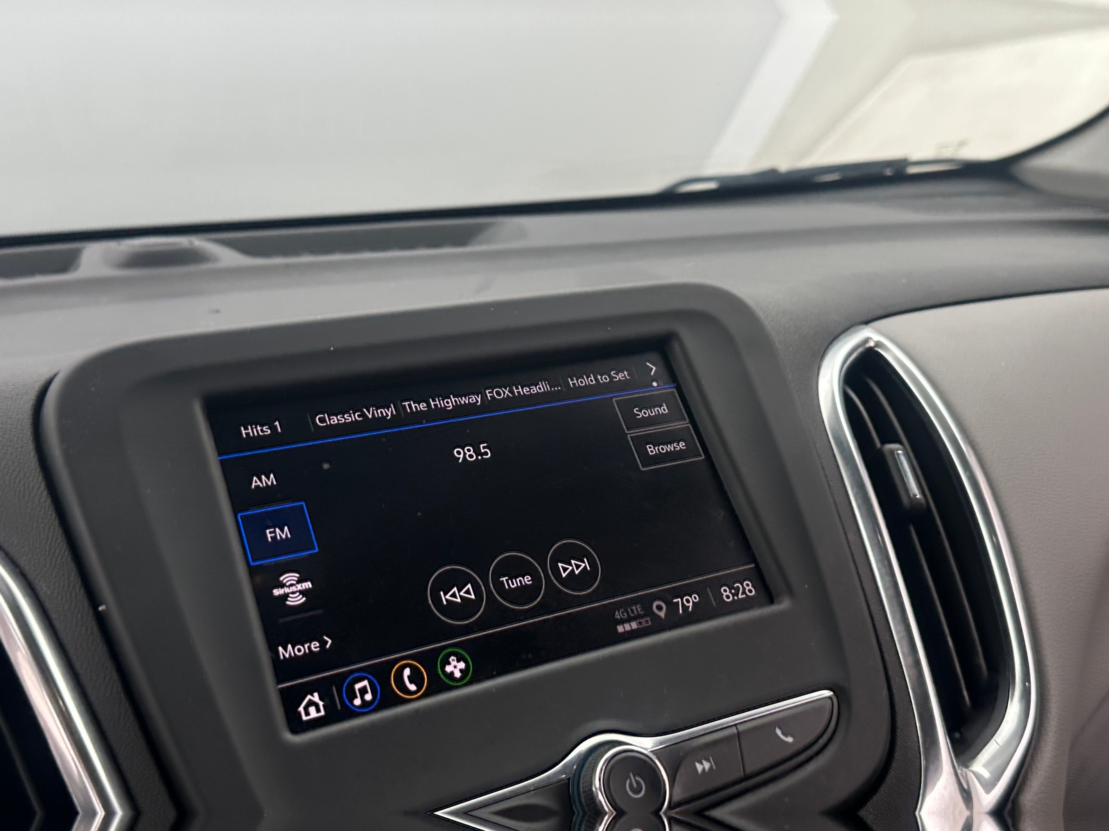 Thumbnail: 2022 Chevrolet Equinox - 4