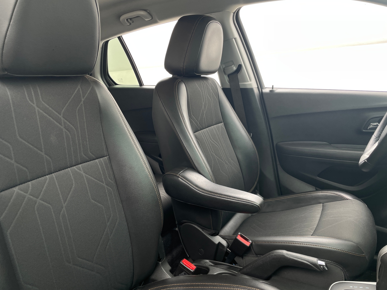 Thumbnail: 2017 Chevrolet Trax - 2
