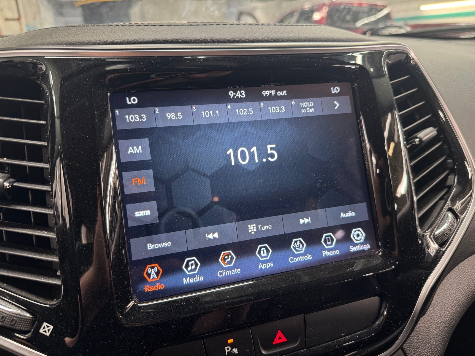 Thumbnail: 2020 Jeep Cherokee - 3