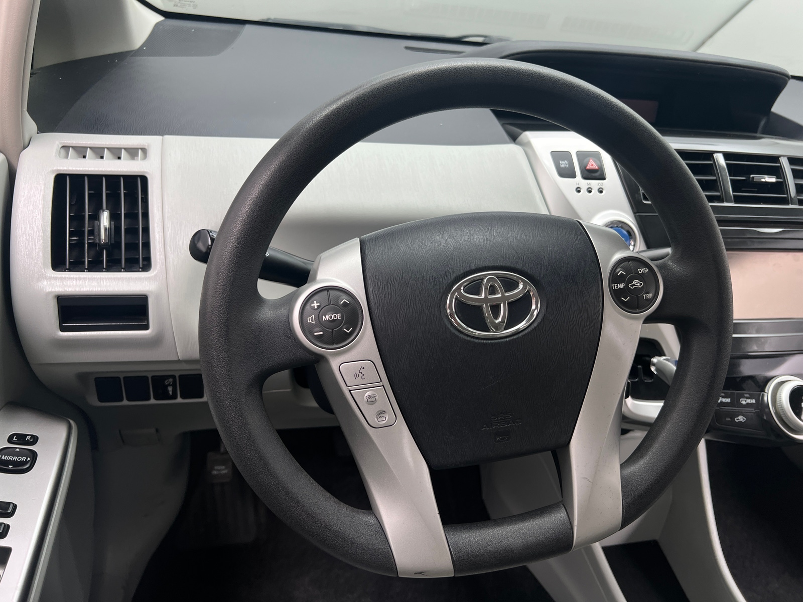 Thumbnail: 2013 Toyota Prius v - 5