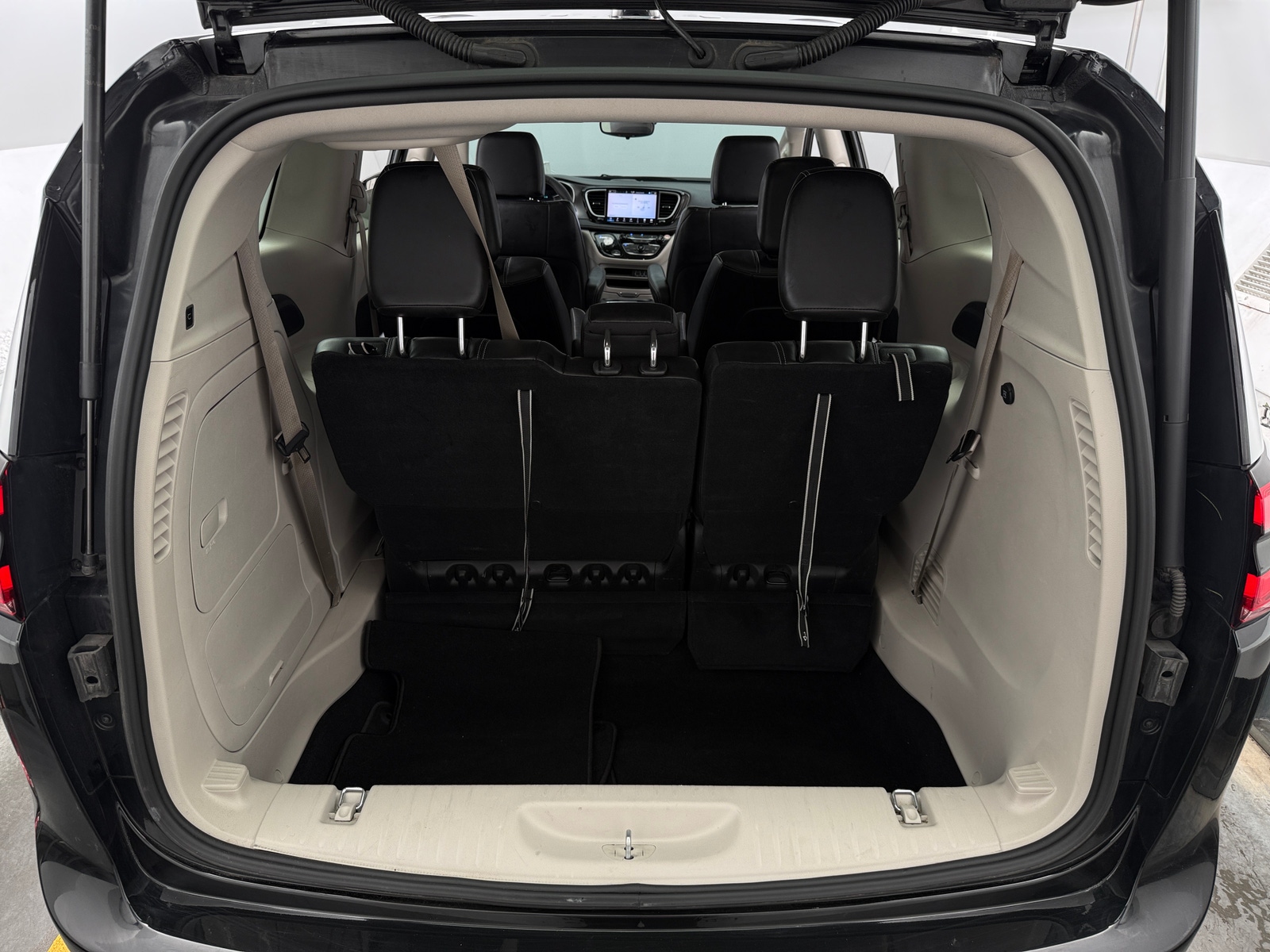 Thumbnail: 2024 Chrysler Pacifica - 6