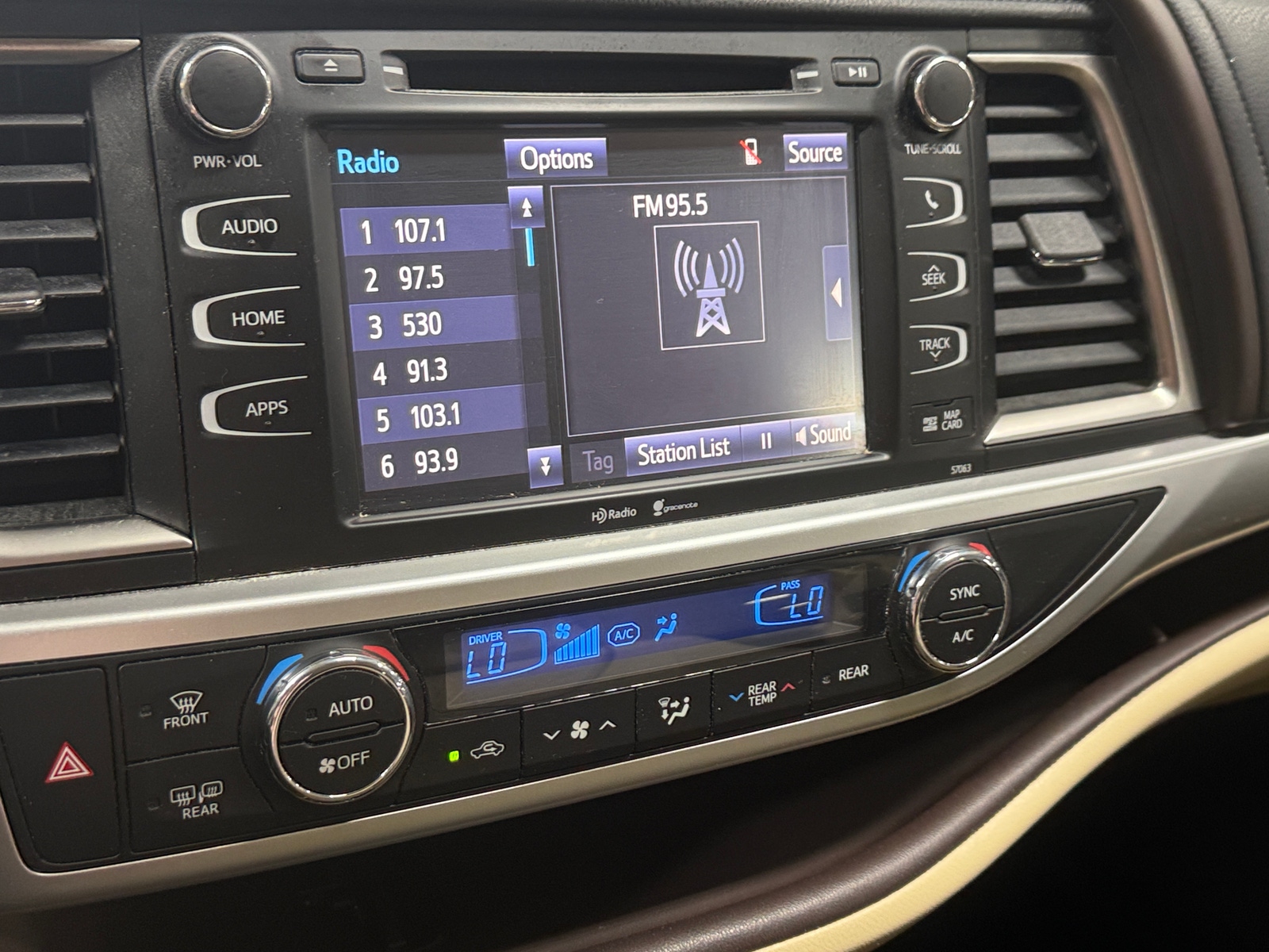 Thumbnail: 2015 Toyota Highlander - 3