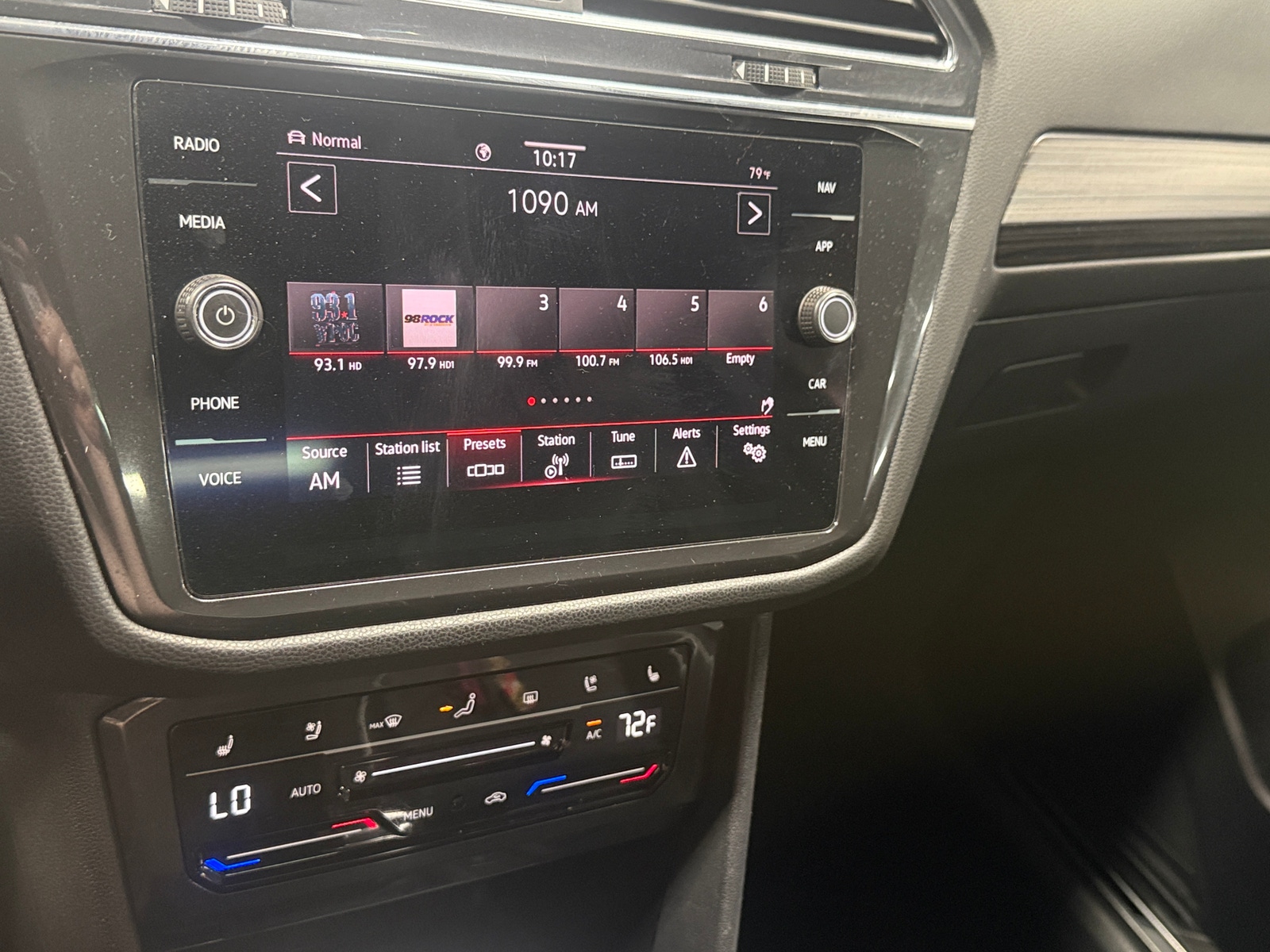 Thumbnail: 2022 Volkswagen Tiguan - 3