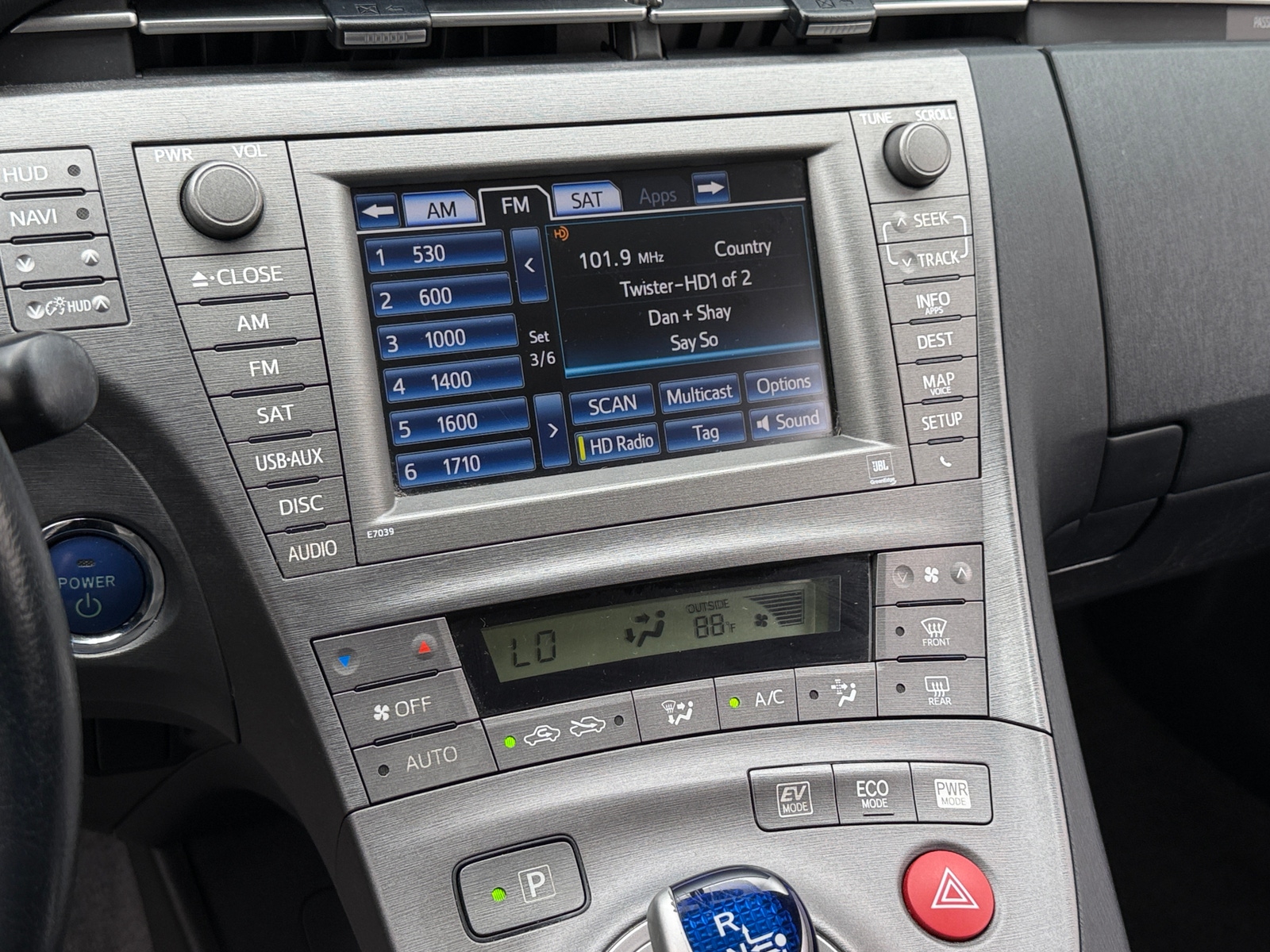 Thumbnail: 2013 Toyota Prius - 4