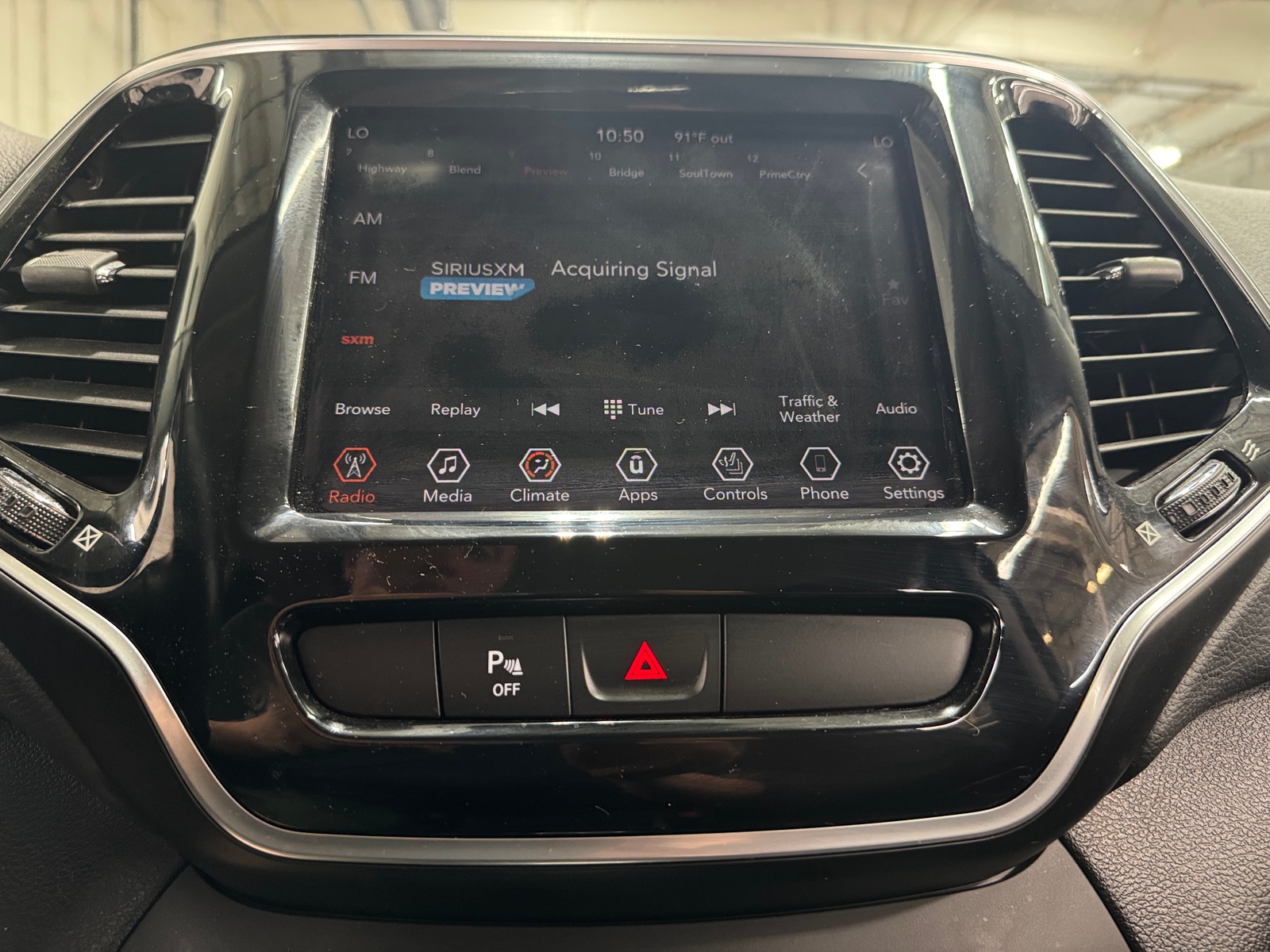 Thumbnail: 2019 Jeep Cherokee - 3