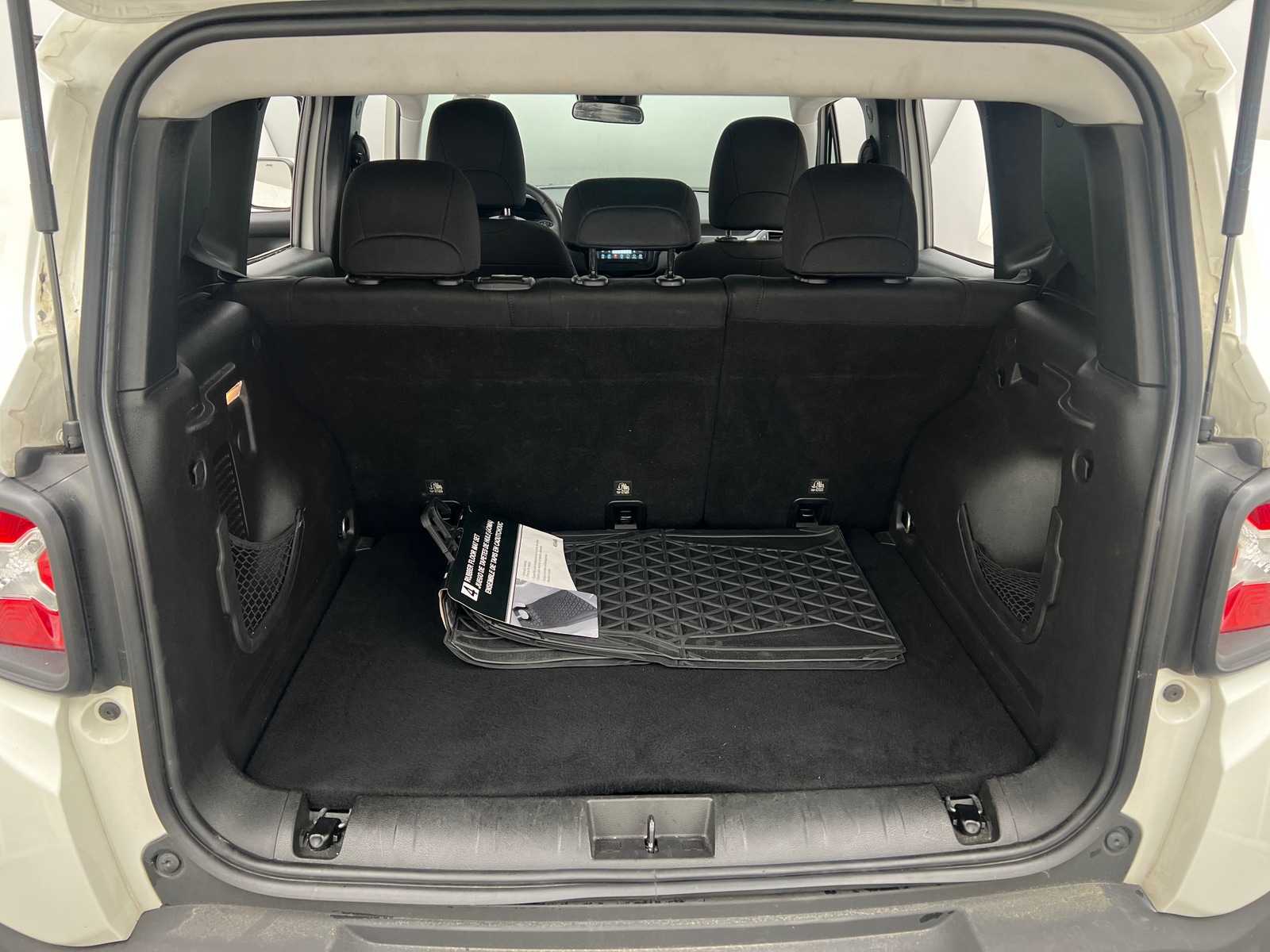 Thumbnail: 2018 Jeep Renegade - 7