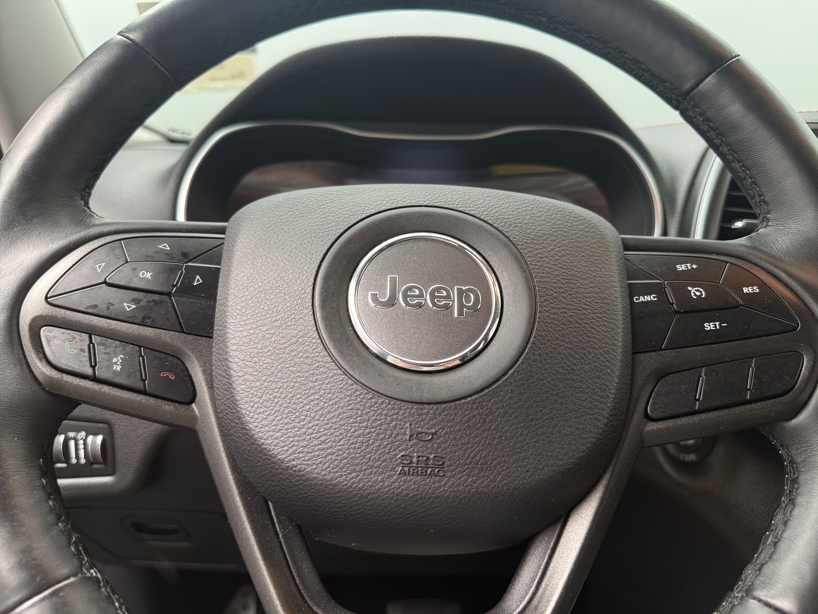 Thumbnail: 2019 Jeep Cherokee - 5