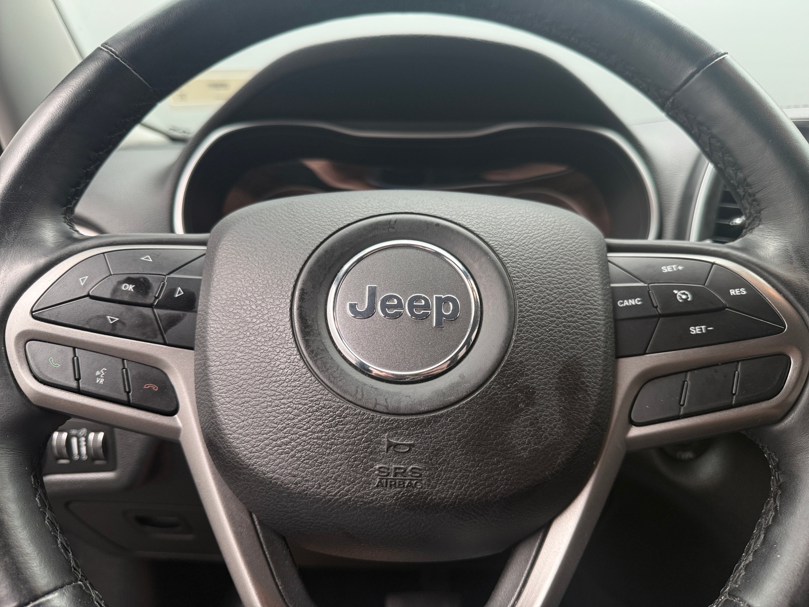 Thumbnail: 2019 Jeep Cherokee - 5