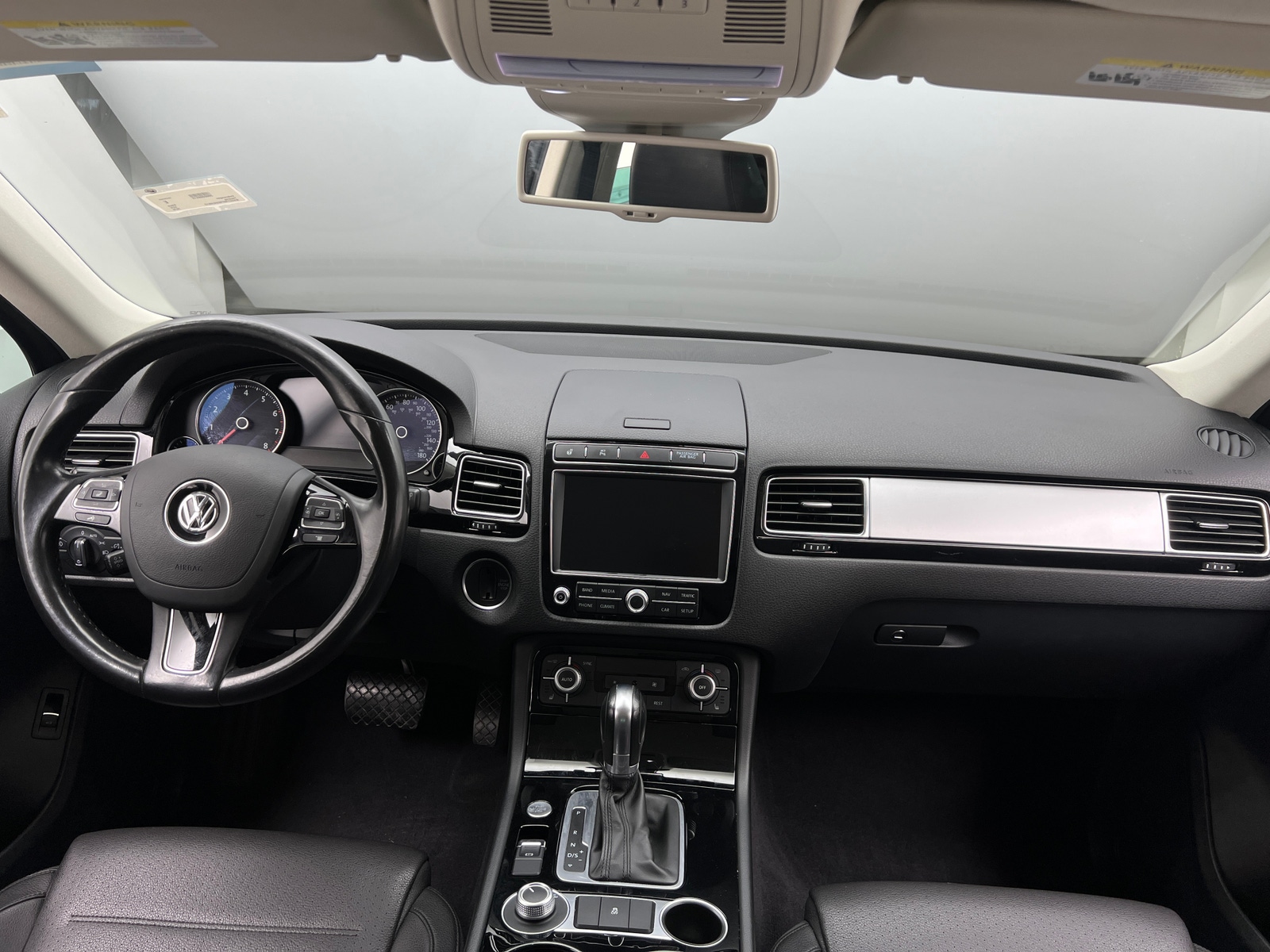 Thumbnail: 2016 Volkswagen Touareg - 3