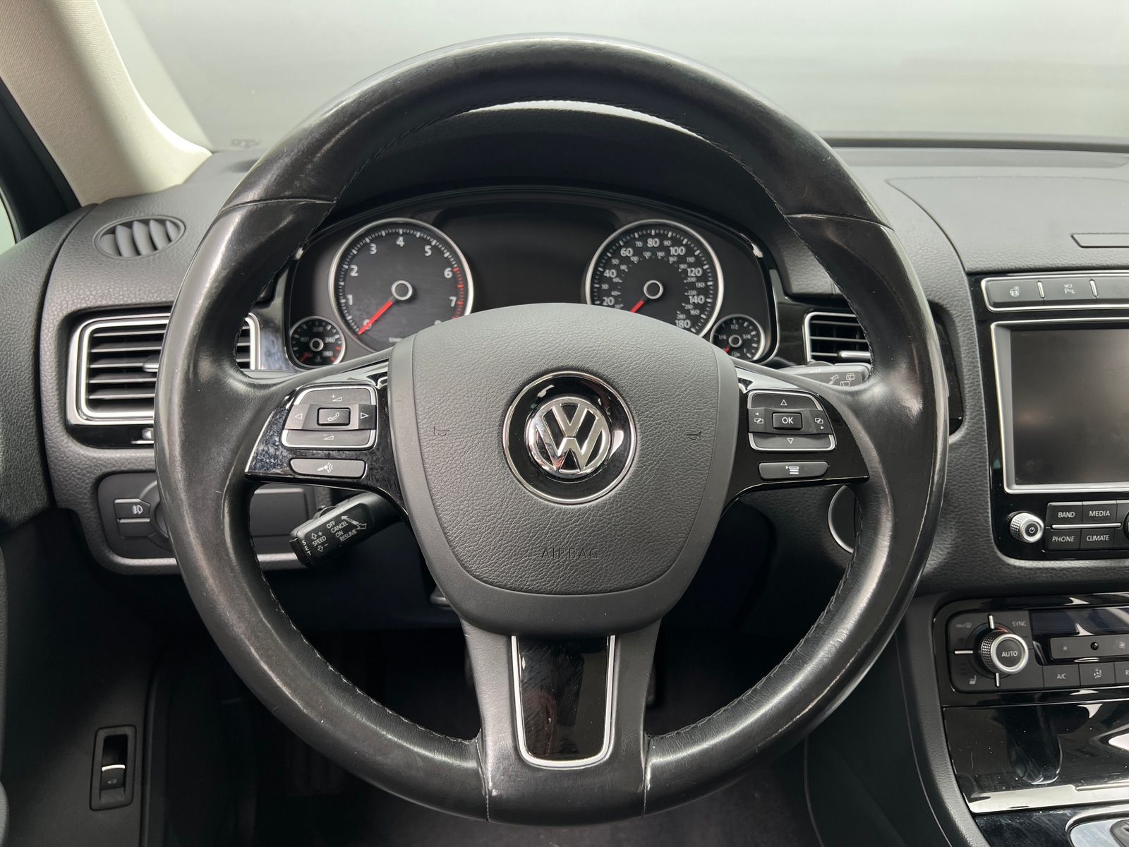 Thumbnail: 2016 Volkswagen Touareg - 5