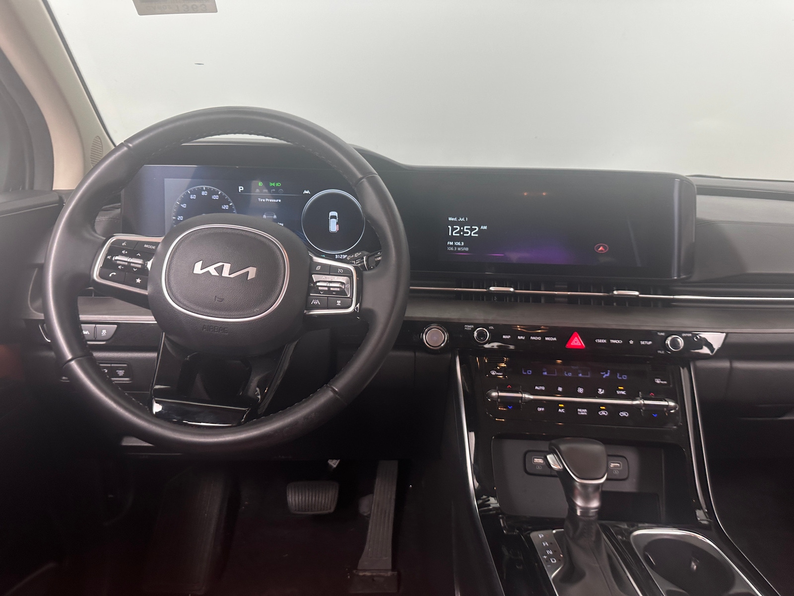 Thumbnail: 2023 Kia Carnival - 4