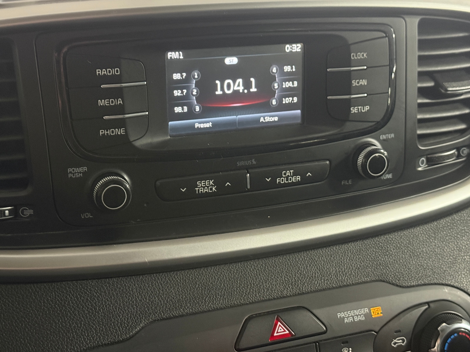 Thumbnail: 2016 Kia Sorento - 4
