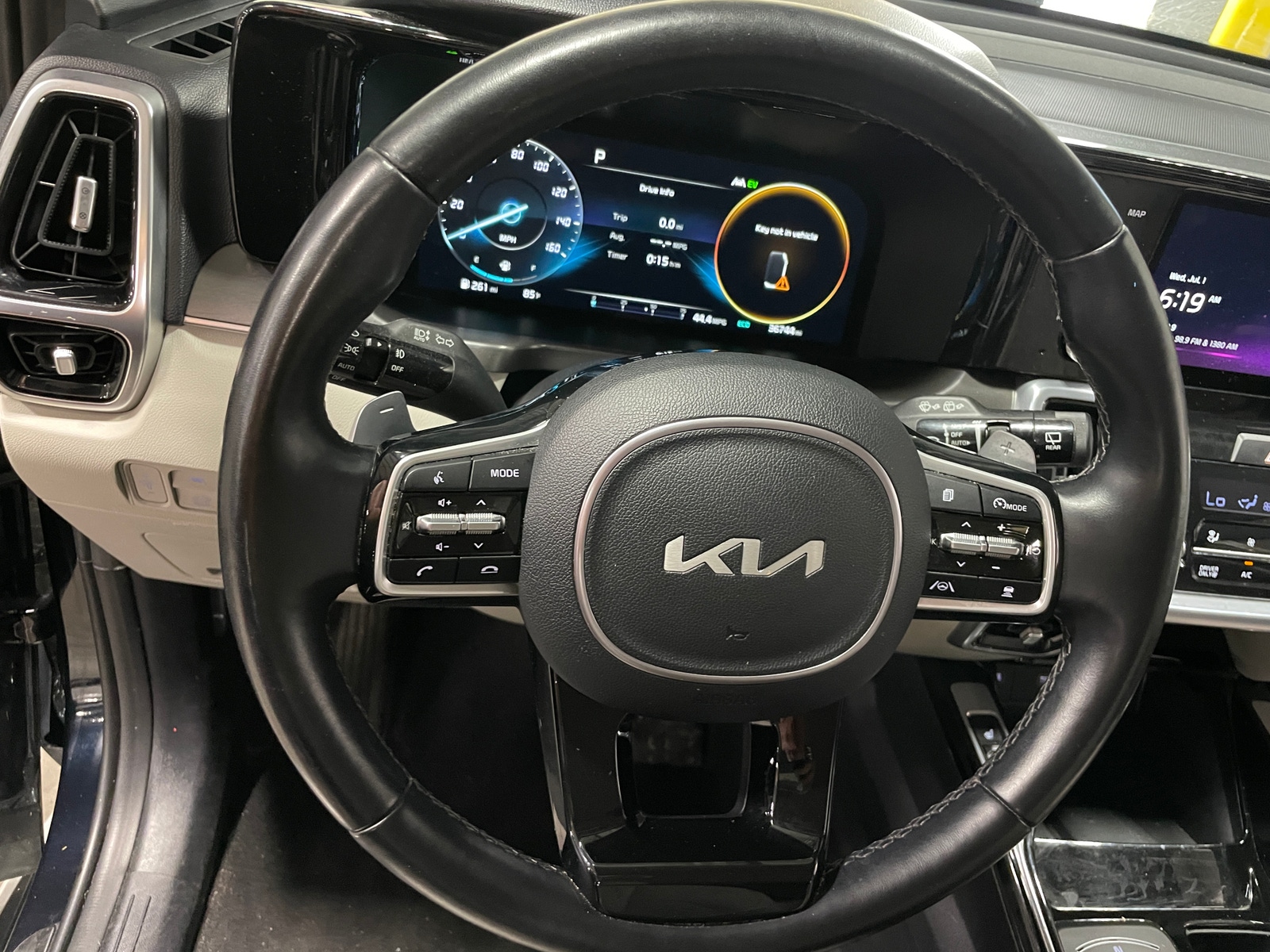 Thumbnail: 2023 Kia Sorento - 4