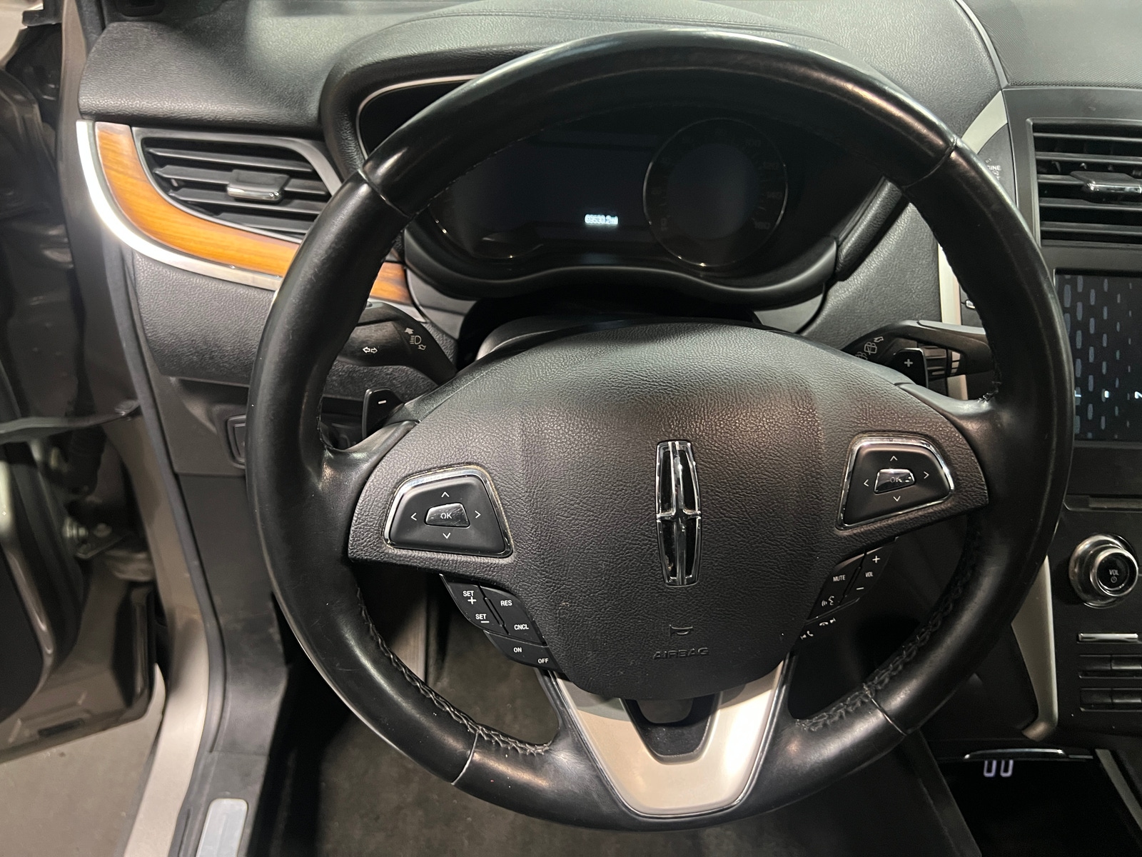 Thumbnail: 2016 Lincoln MKC - 4