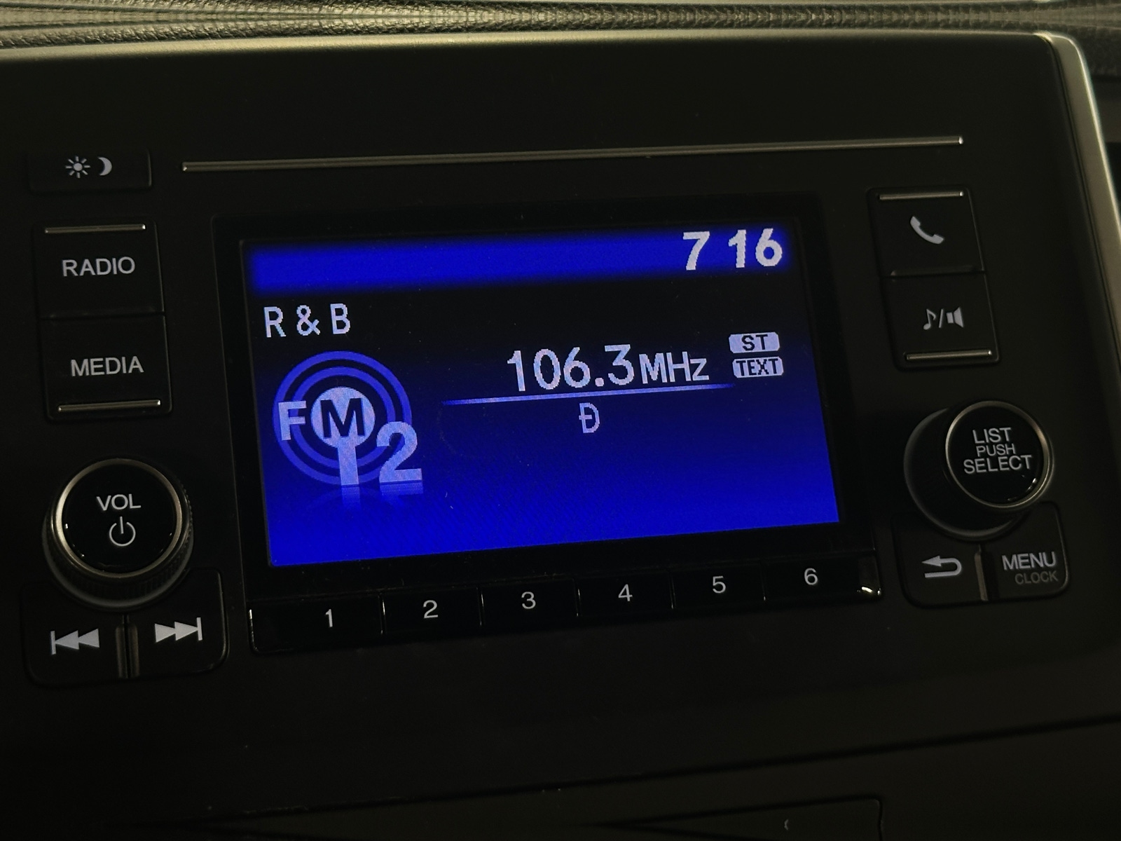 Thumbnail: 2017 Honda Pilot - 4