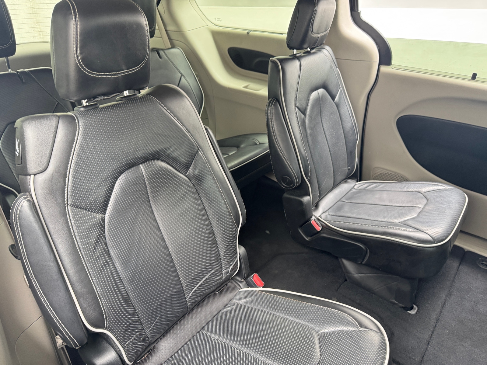 Thumbnail: 2023 Chrysler Pacifica - 5