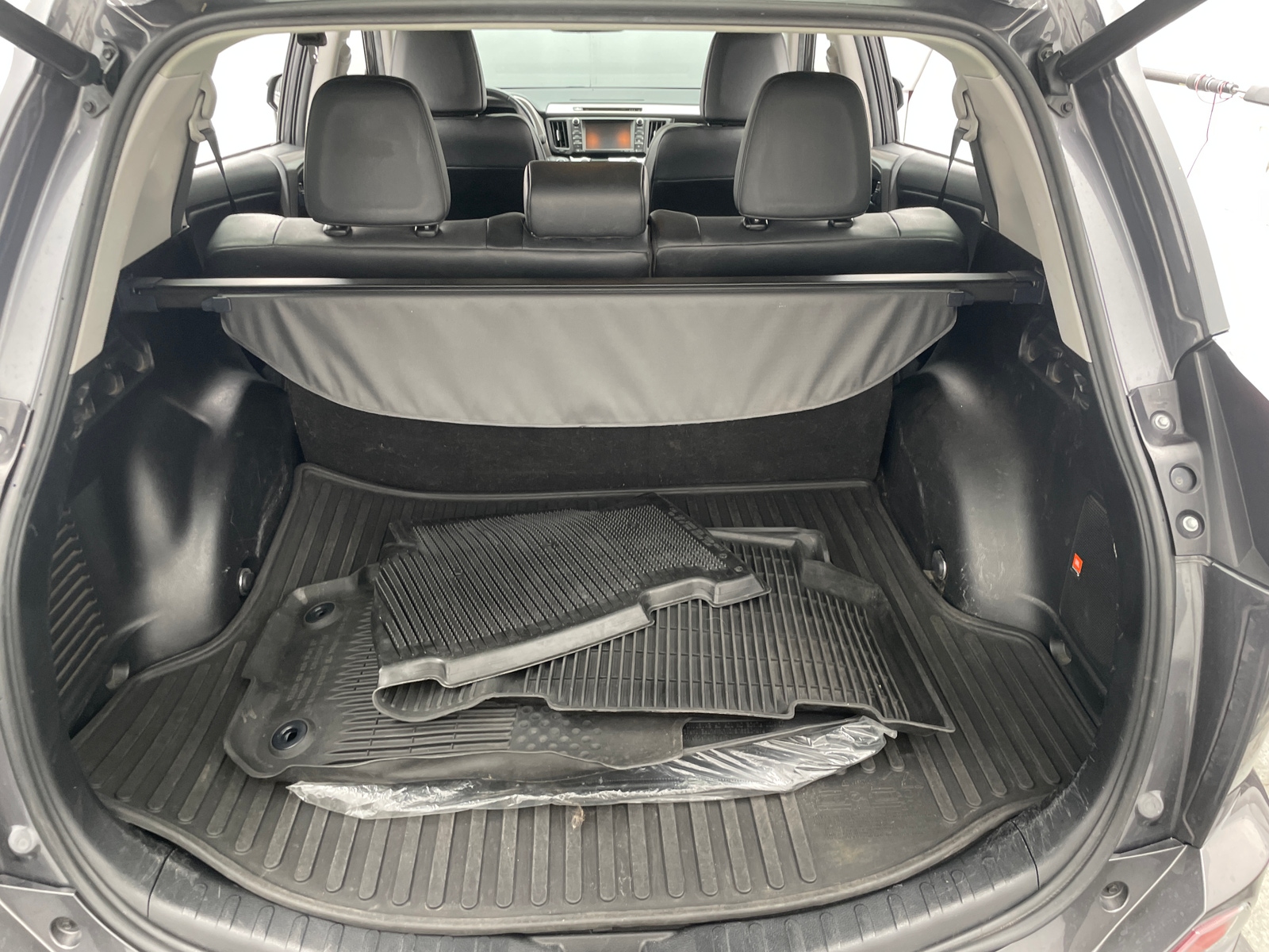 Thumbnail: 2017 Toyota RAV4 - 6