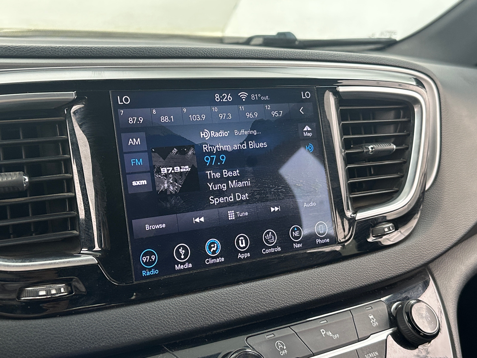 Thumbnail: 2019 Chrysler Pacifica - 3