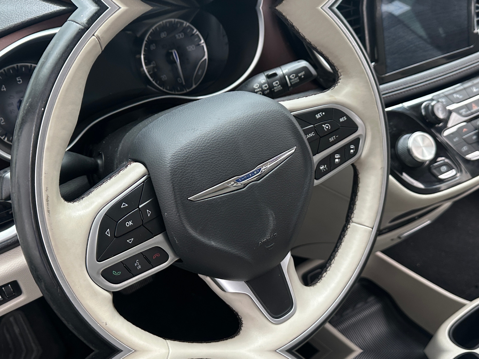 Thumbnail: 2017 Chrysler Pacifica - 4