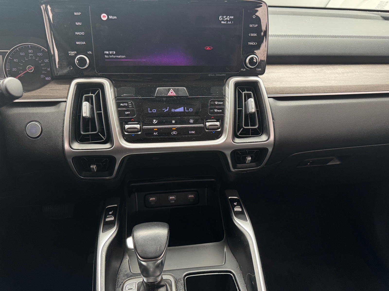 Thumbnail: 2022 Kia Sorento - 3