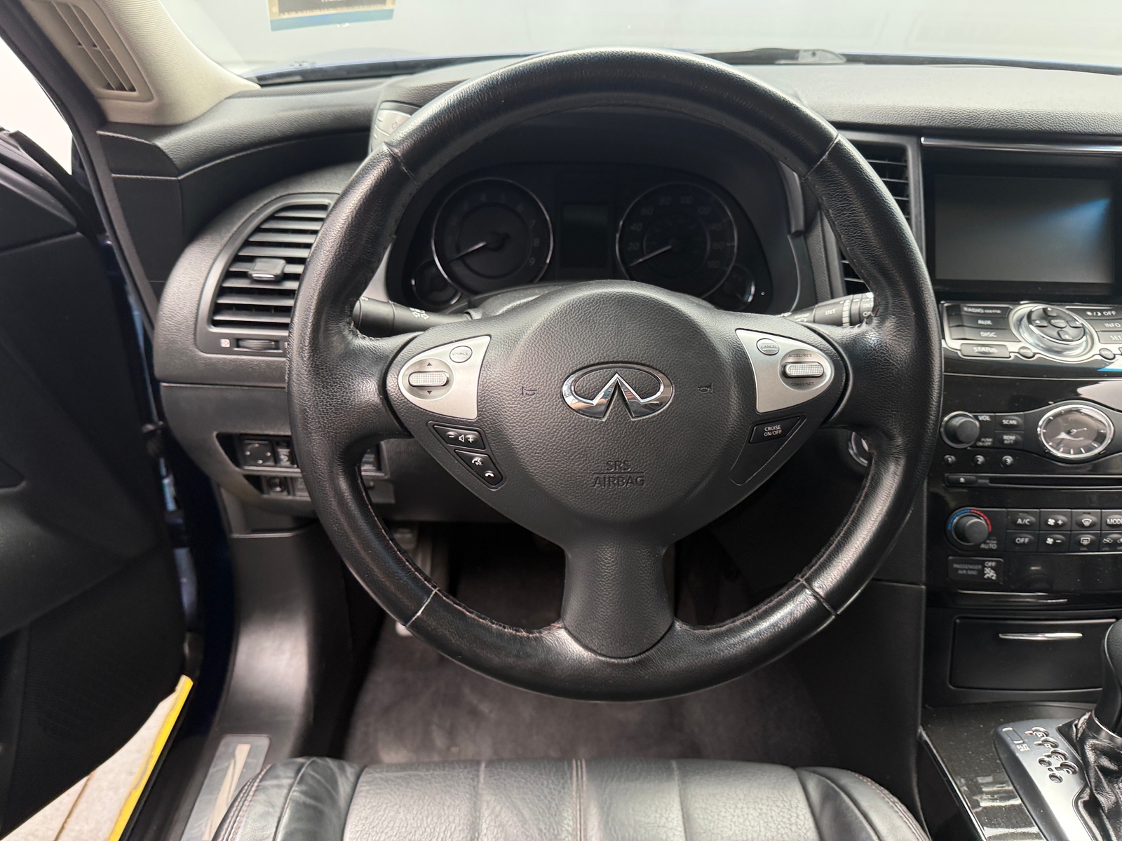 Thumbnail: 2017 INFINITI QX70 - 4