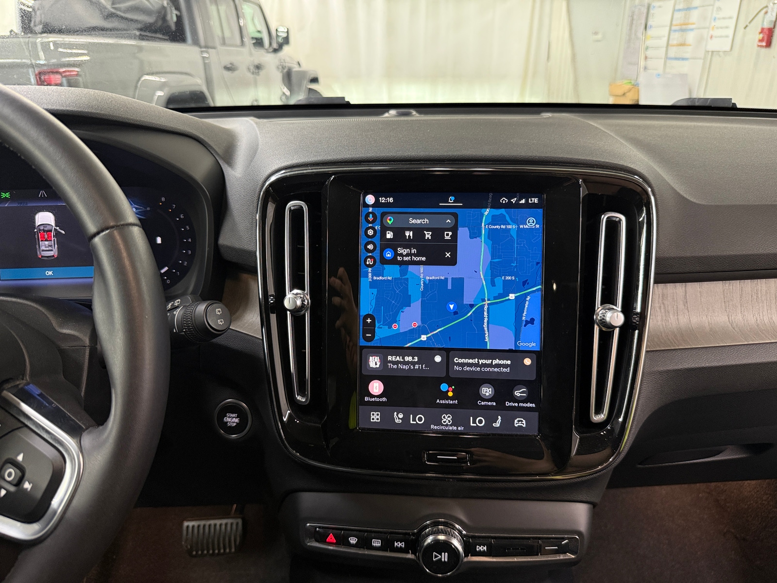Thumbnail: 2024 Volvo XC40 - 4