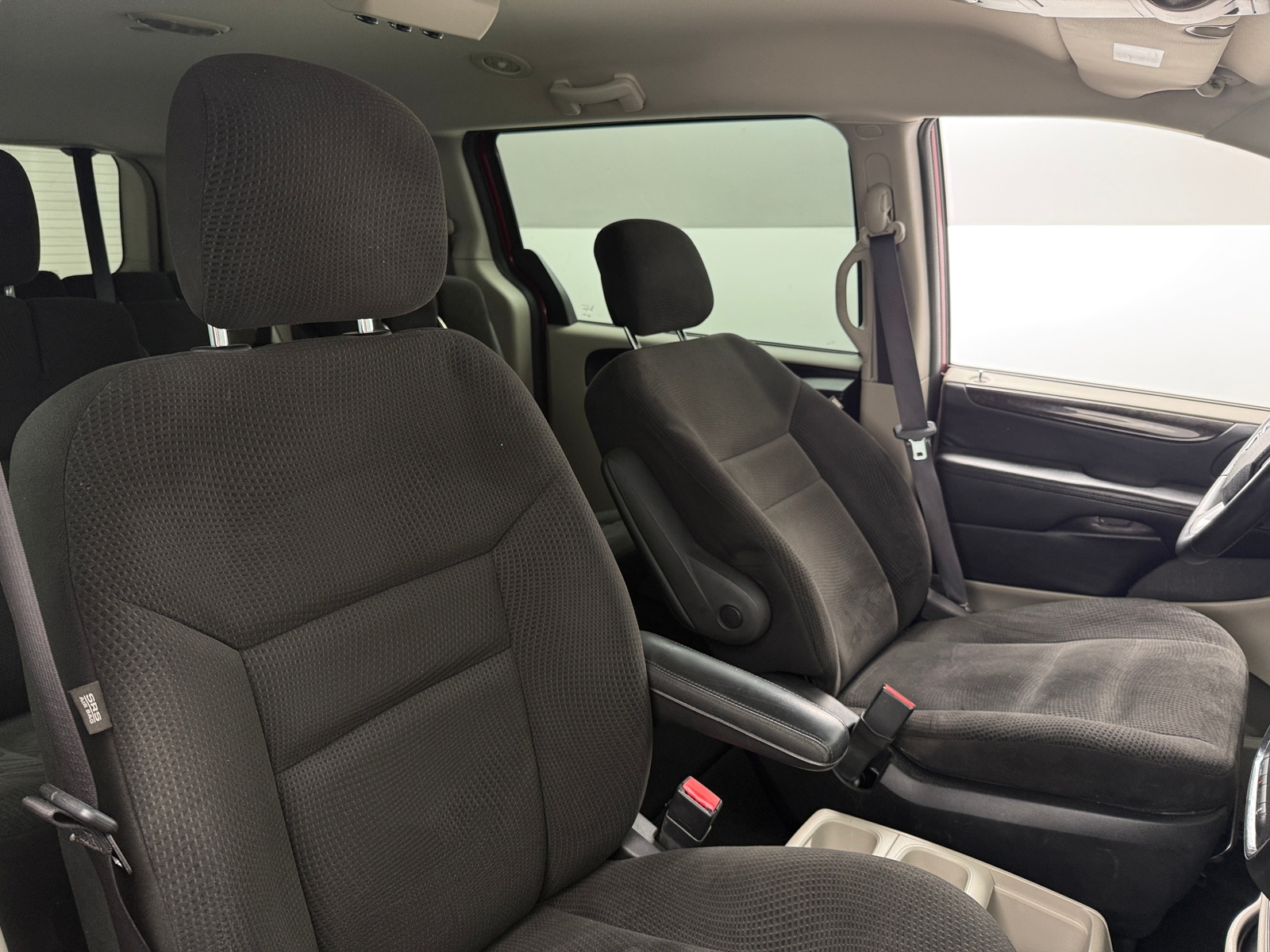 Thumbnail: 2016 Dodge Grand Caravan - 2