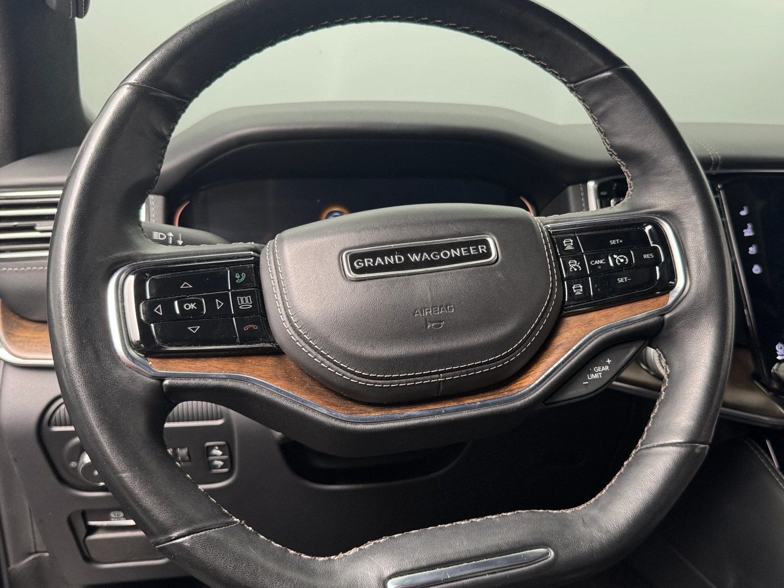 Thumbnail: 2023 Jeep Grand Wagoneer L - 4