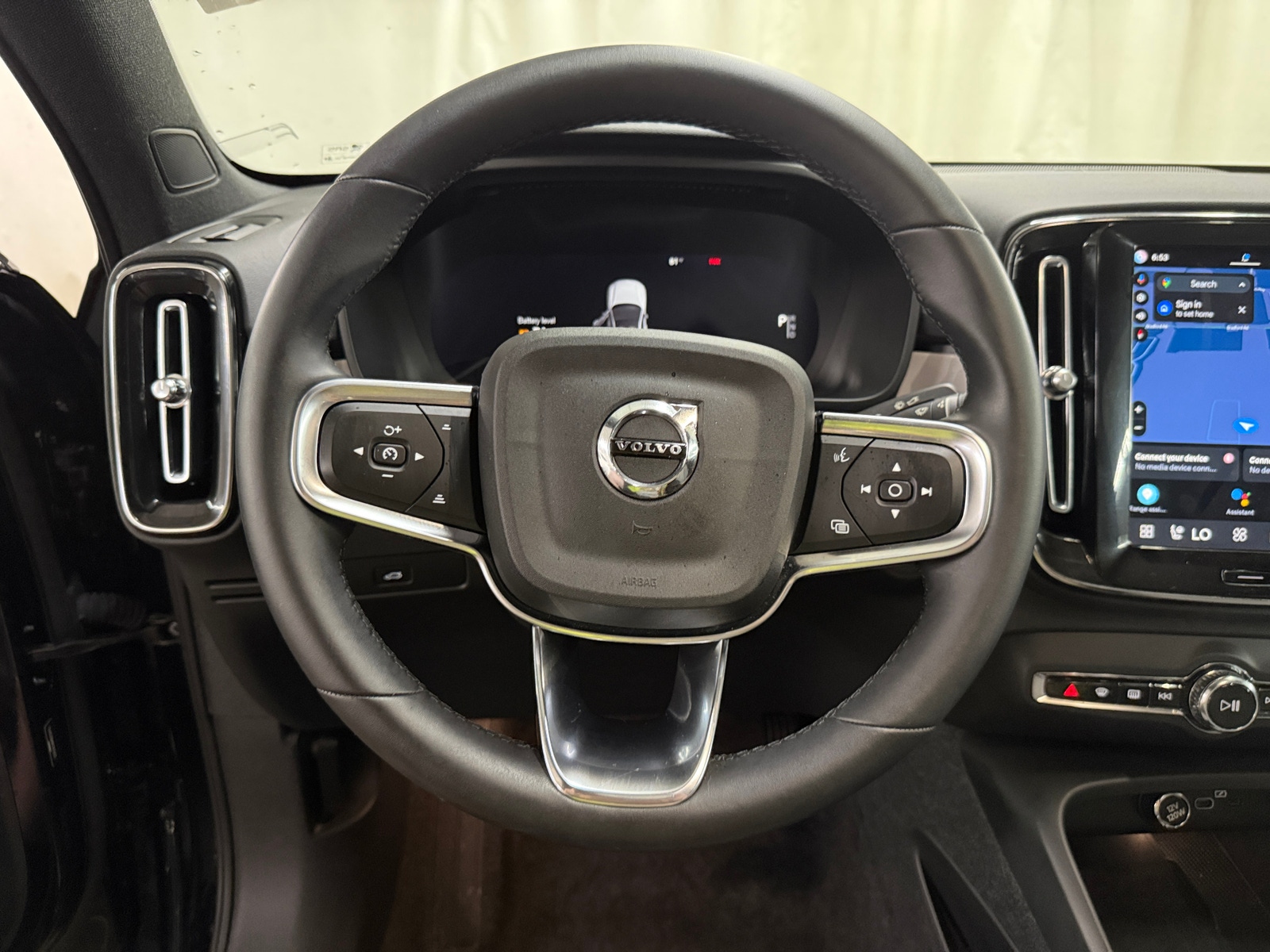 Thumbnail: 2023 Volvo C40 - 5