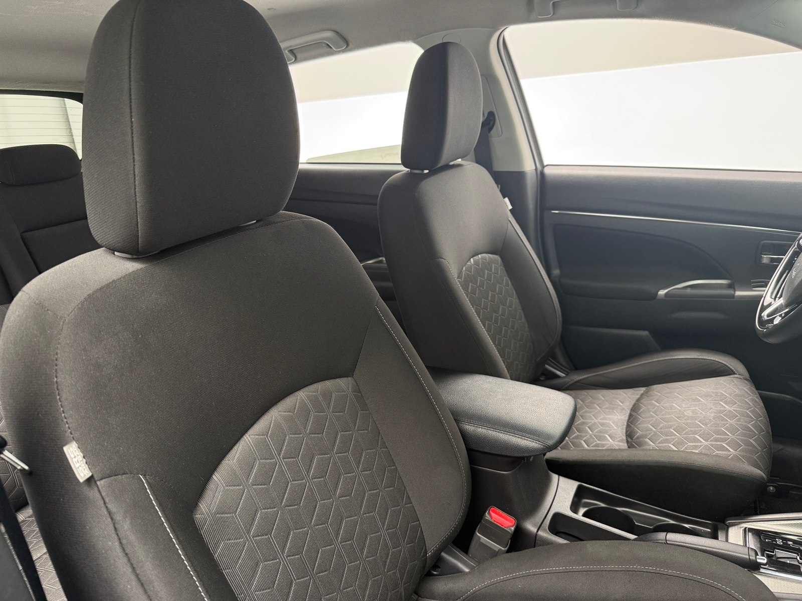 Thumbnail: 2020 Mitsubishi Outlander Sport - 2