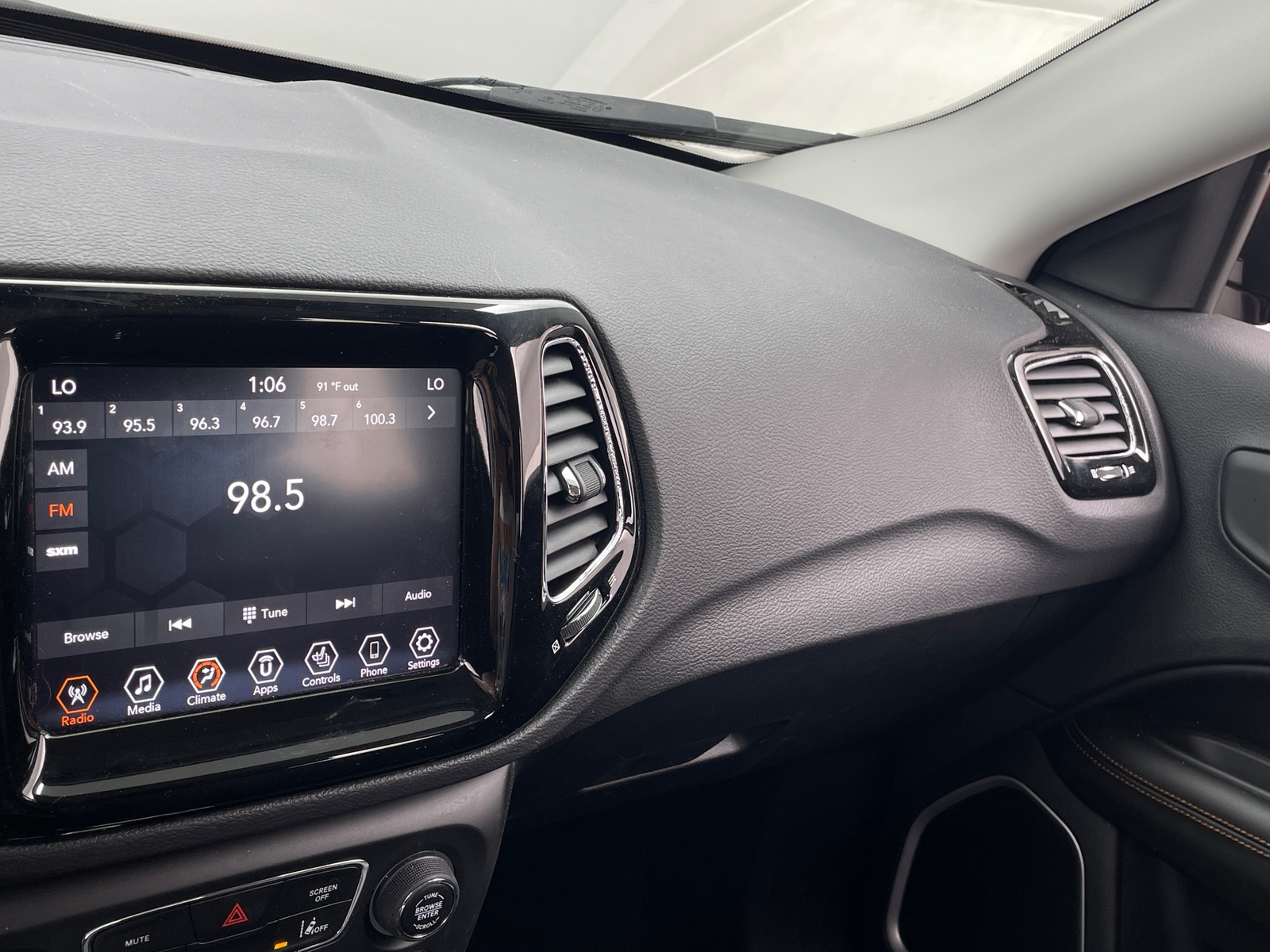 Thumbnail: 2021 Jeep Compass - 3