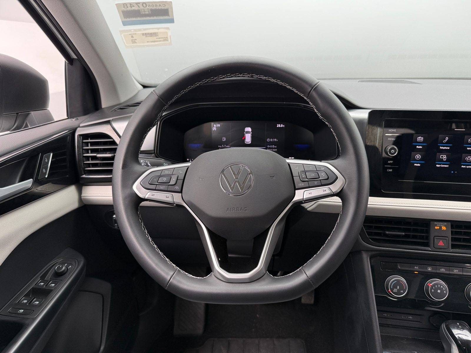 Thumbnail: 2025 Volkswagen Taos - 5