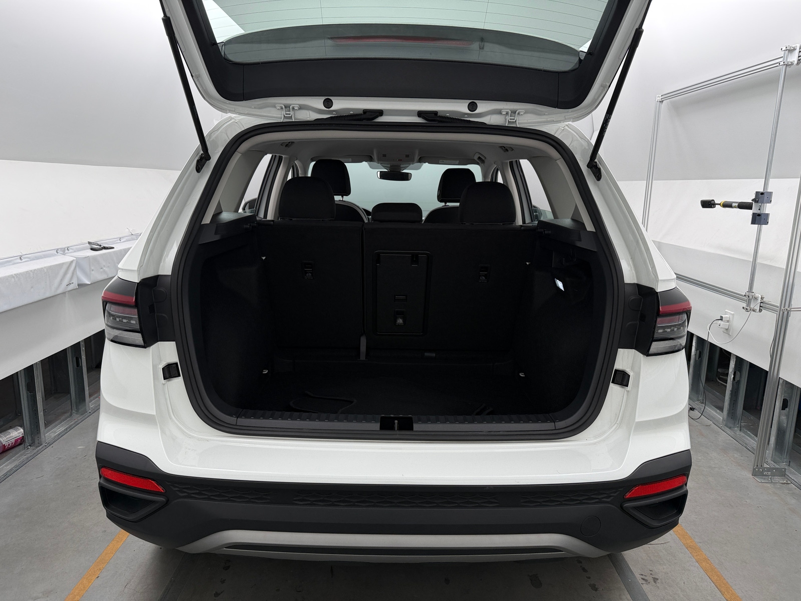 Thumbnail: 2025 Volkswagen Taos - 7