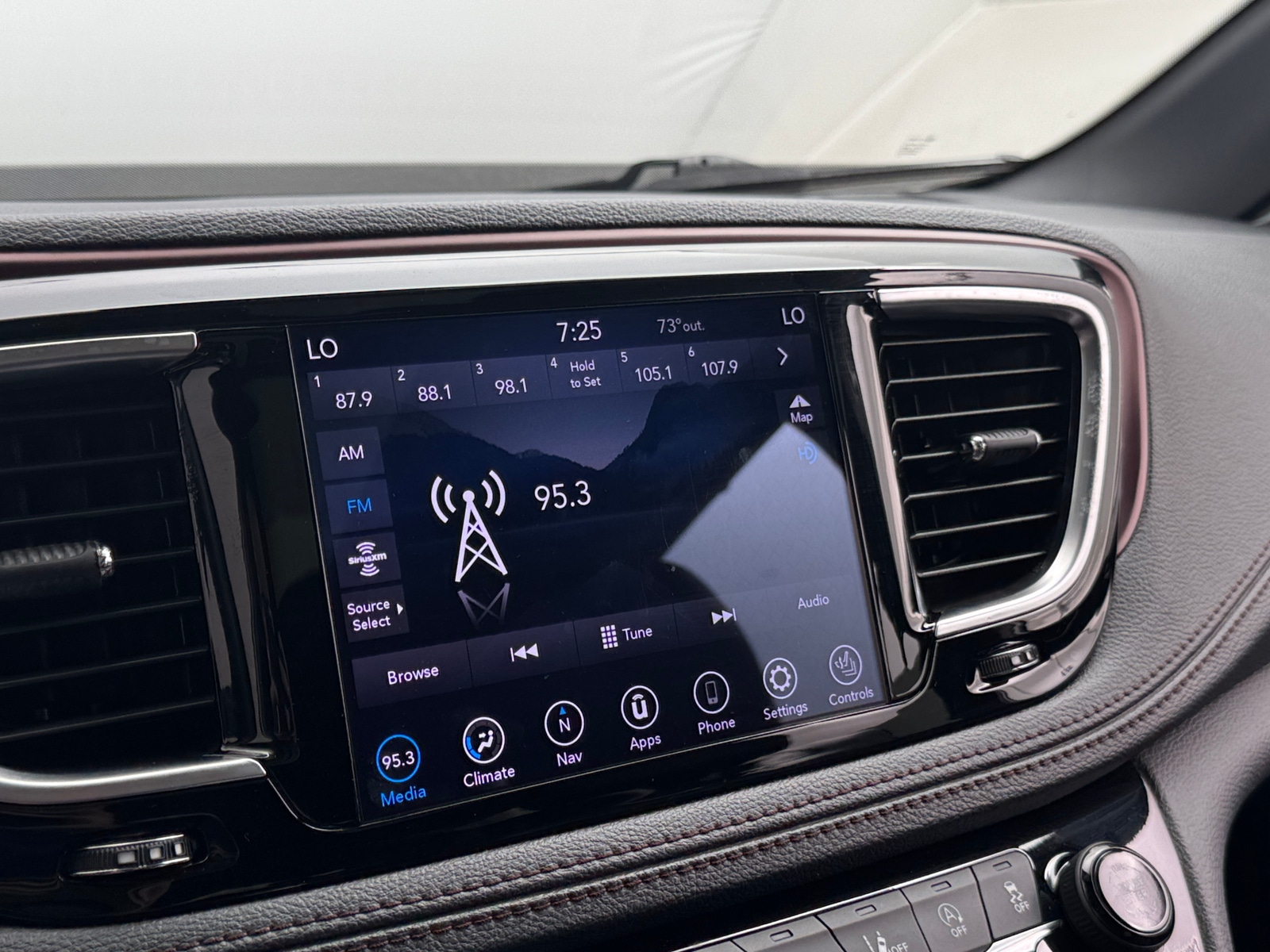 Thumbnail: 2020 Chrysler Pacifica - 3