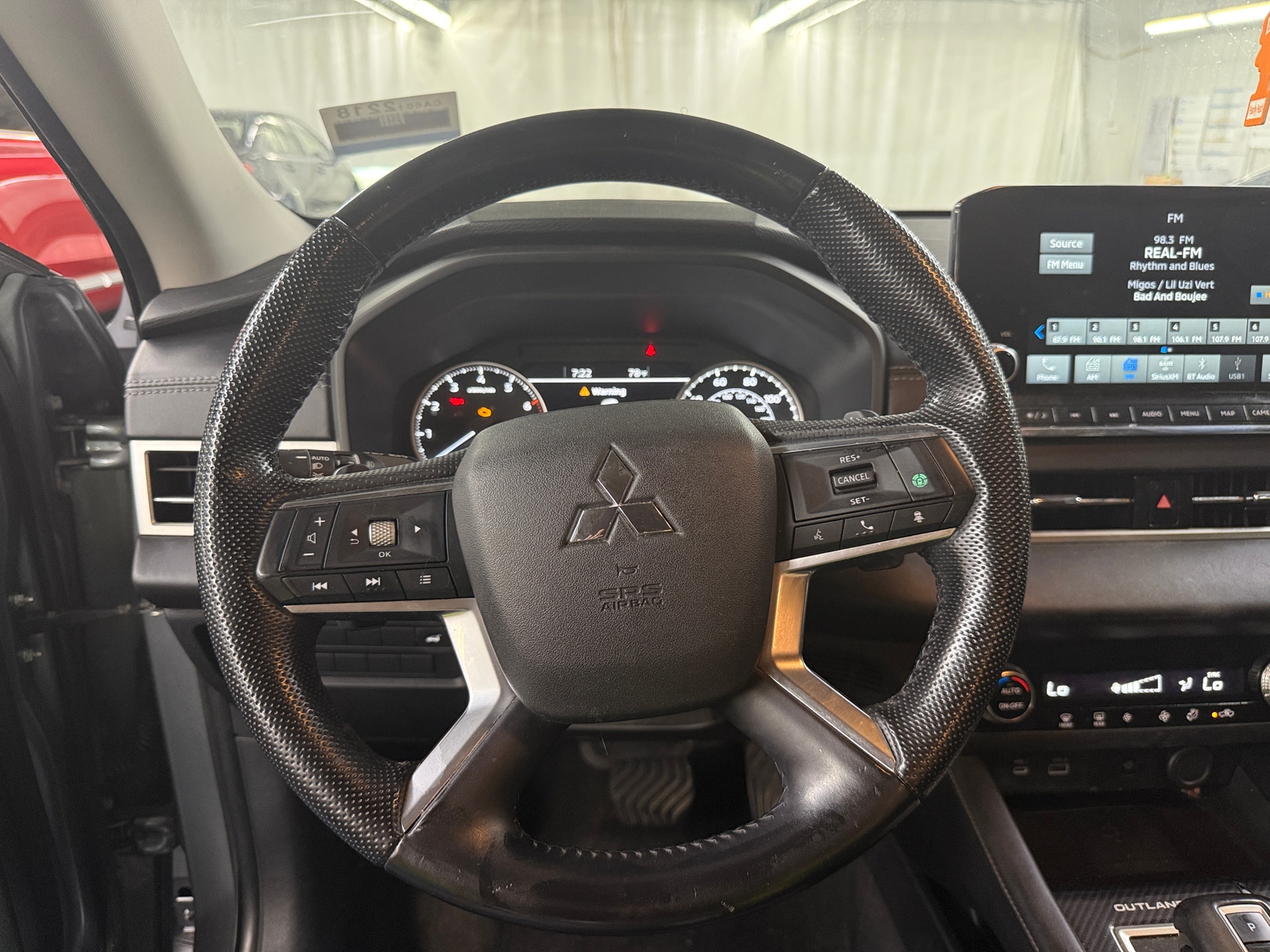 Thumbnail: 2022 Mitsubishi Outlander - 4