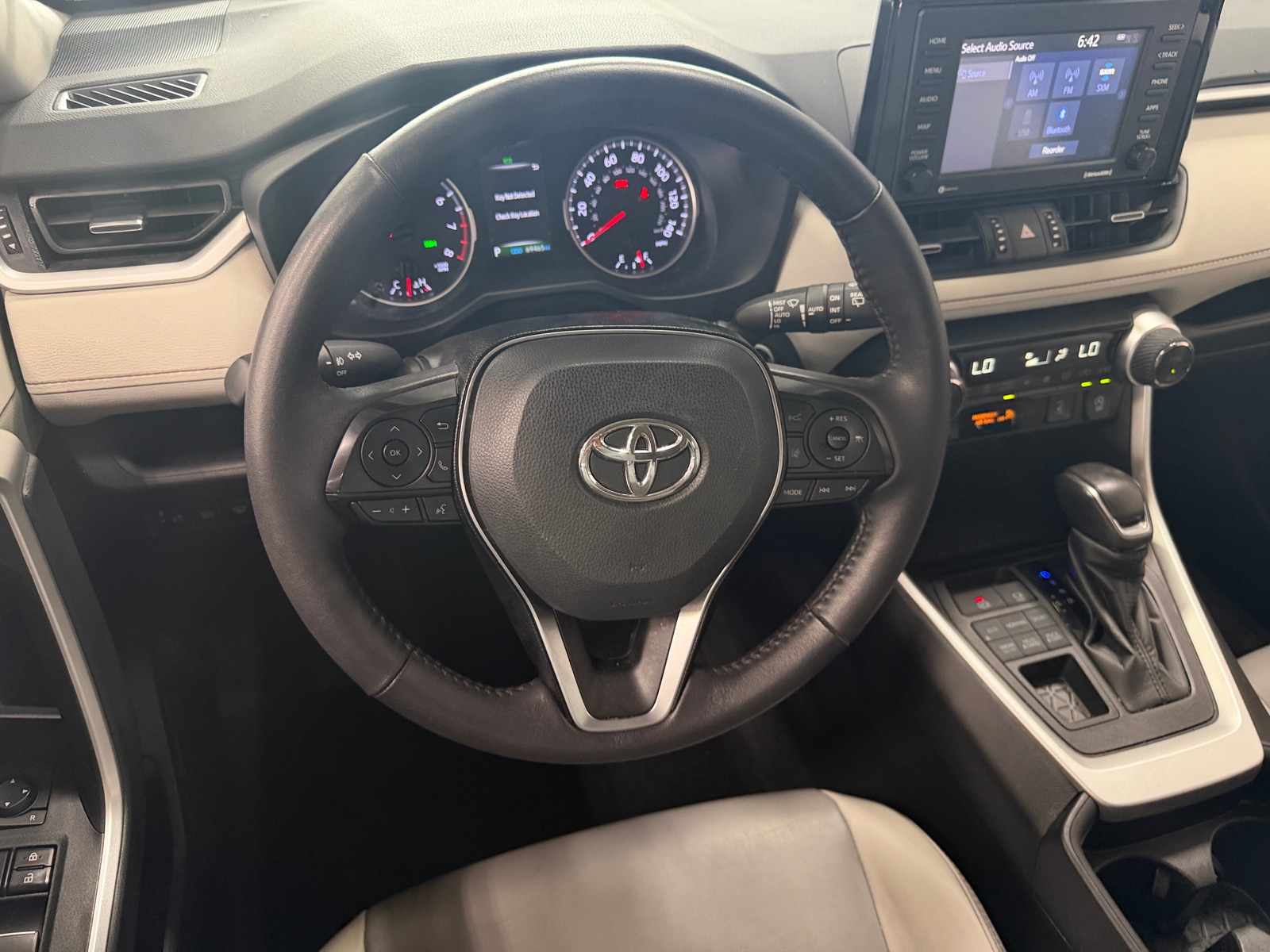 Thumbnail: 2020 Toyota RAV4 - 4