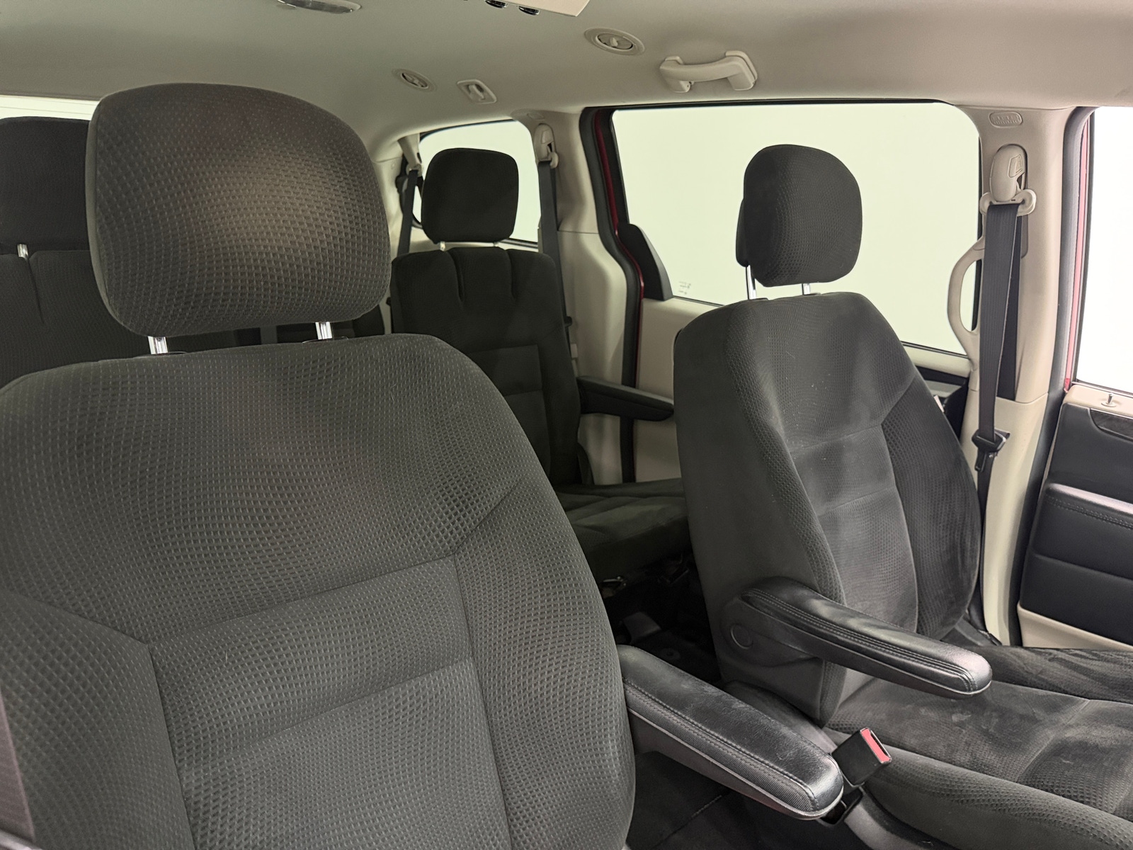 Thumbnail: 2016 Dodge Grand Caravan - 2