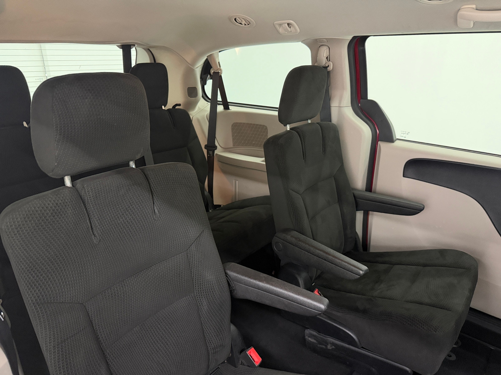 Thumbnail: 2016 Dodge Grand Caravan - 6