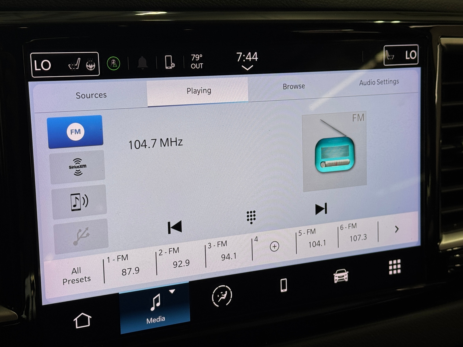 Thumbnail: 2023 Chrysler Pacifica - 3