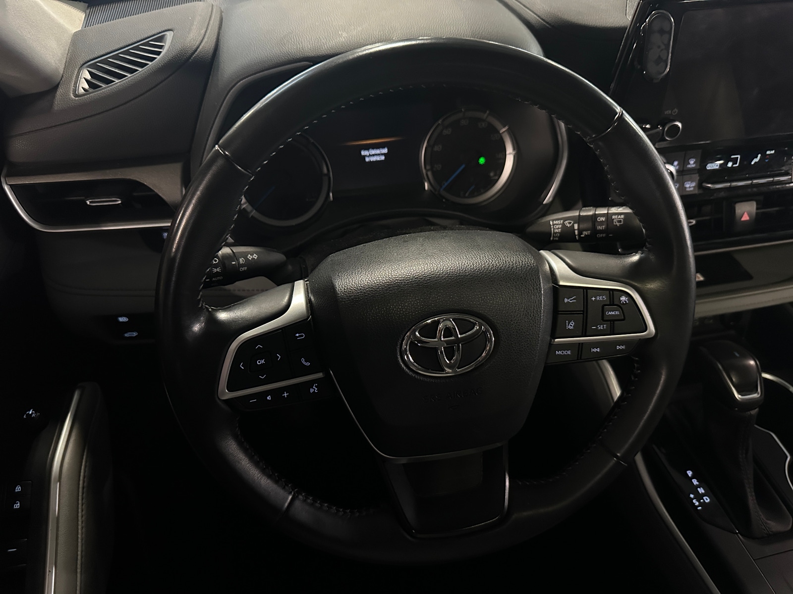 Thumbnail: 2023 Toyota Highlander - 4